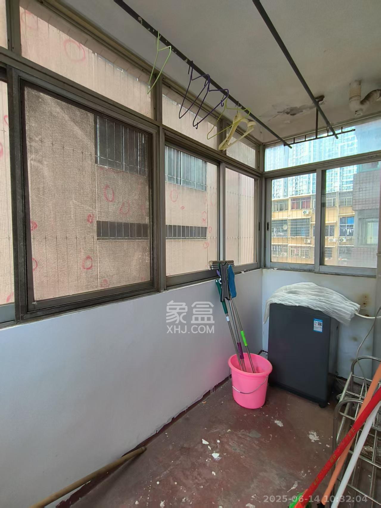 华天大酒店宿舍楼 2室1厅1卫 2900.0元/月 华天大酒店宿舍楼 2室1厅1卫 2900.0元/月室内图