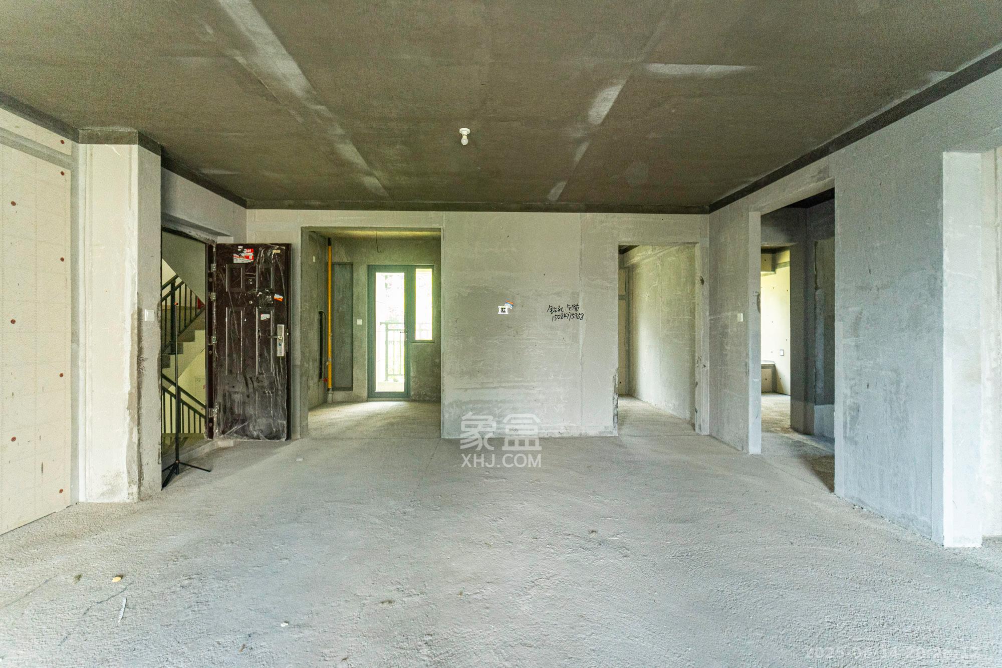 保利金香槟 4室2厅2卫 96.8万 保利金香槟 4室2厅2卫 96.8万客厅