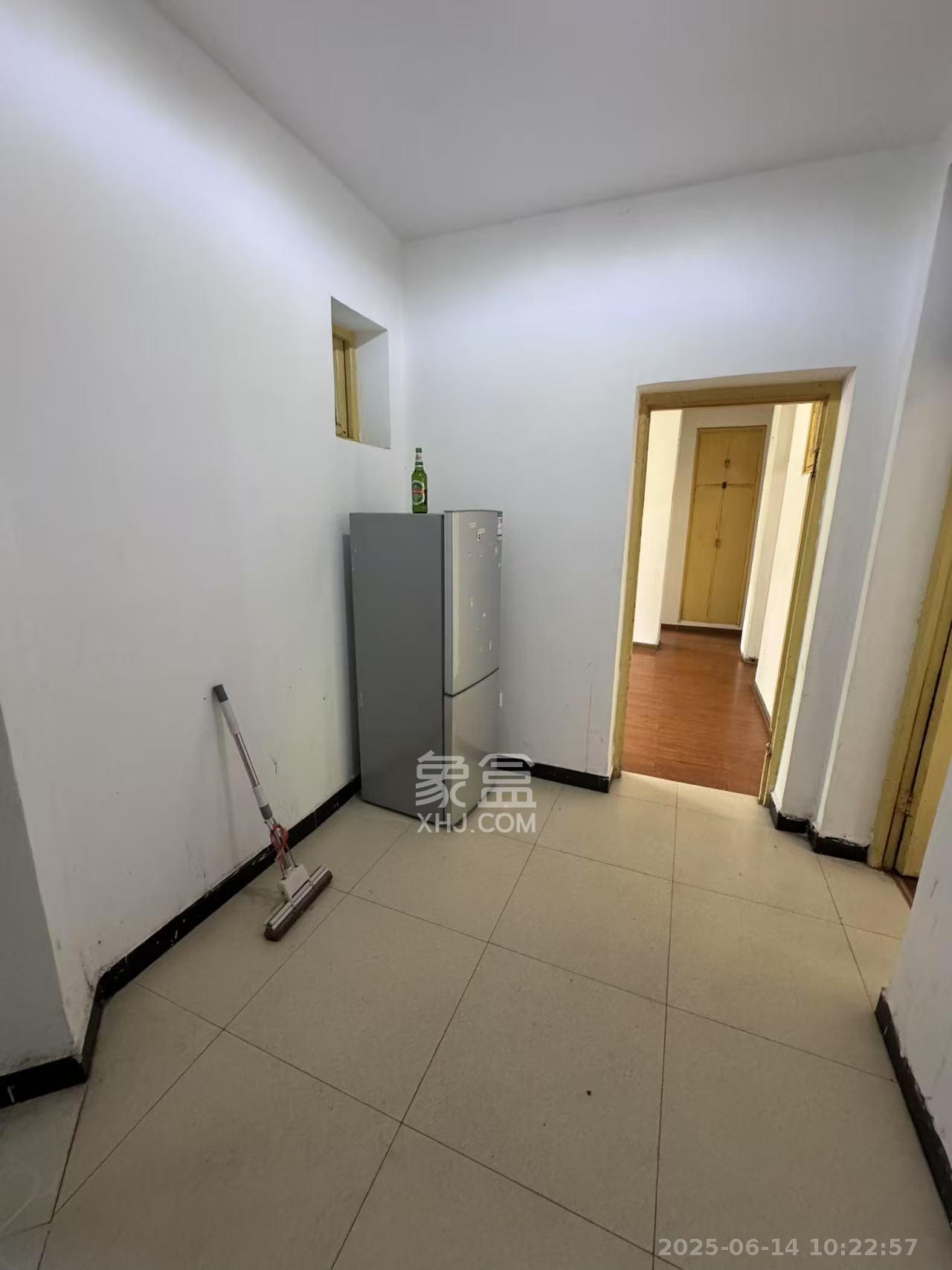 建工集团单位房  4室2厅1卫   2600.00元/月室内图