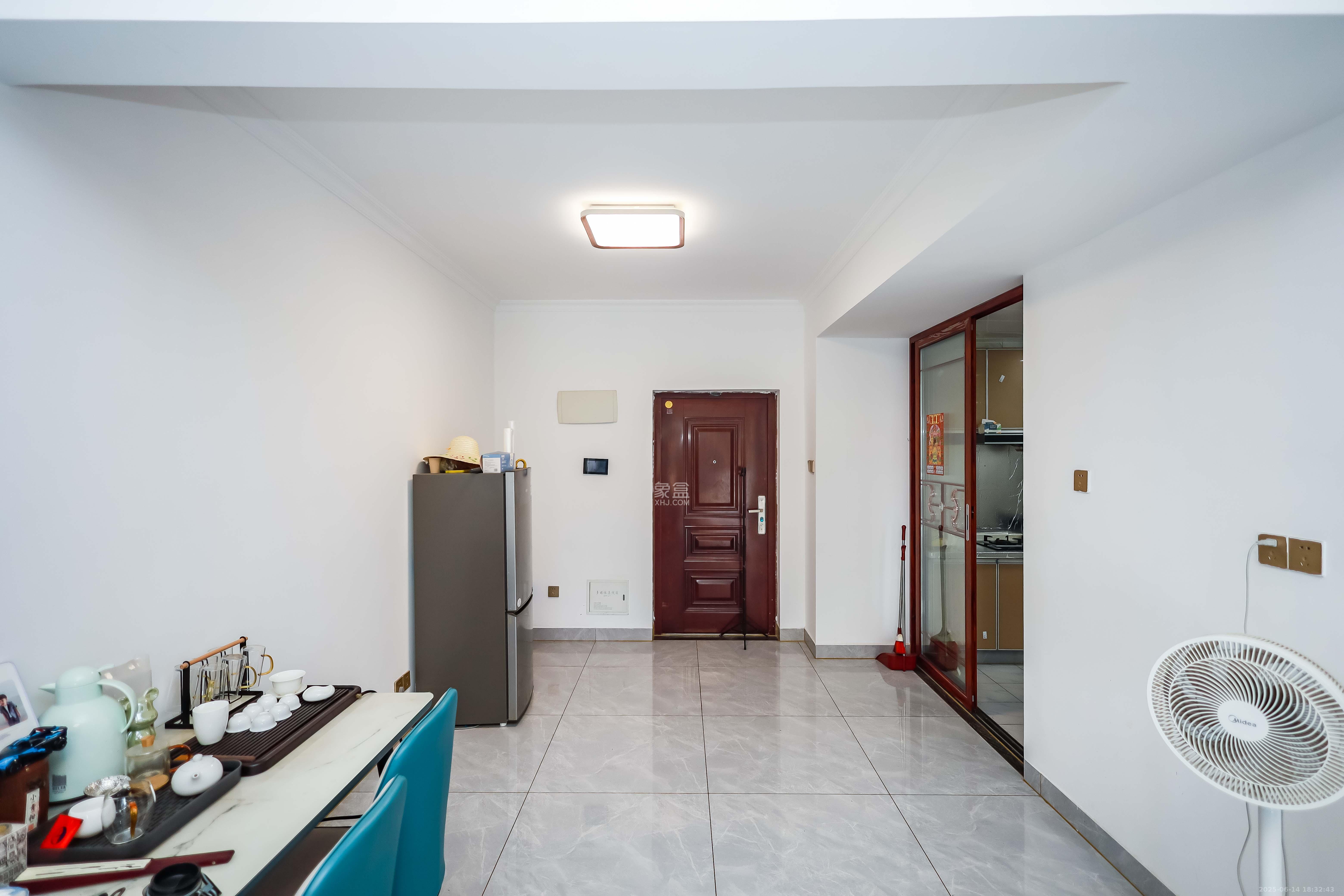 奥克斯缔壹城 3室2厅2卫 104.0万 奥克斯缔壹城 3室2厅2卫 104.0万客厅