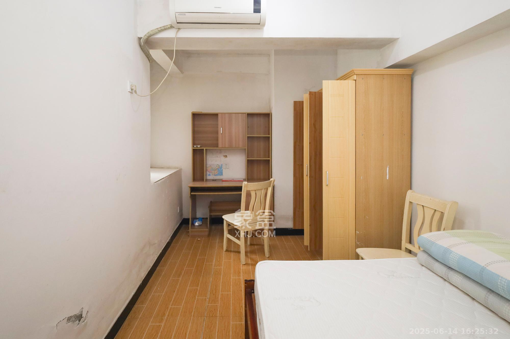 极目楚天  2室2厅1卫    2400.0元/月 极目楚天  2室2厅1卫    2400.0元/月室内图