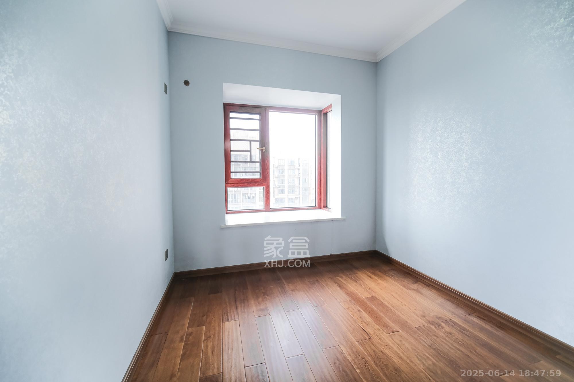 荣盛花语城  4室2厅2卫    93.0万 荣盛花语城  4室2厅2卫    93.0万卧室