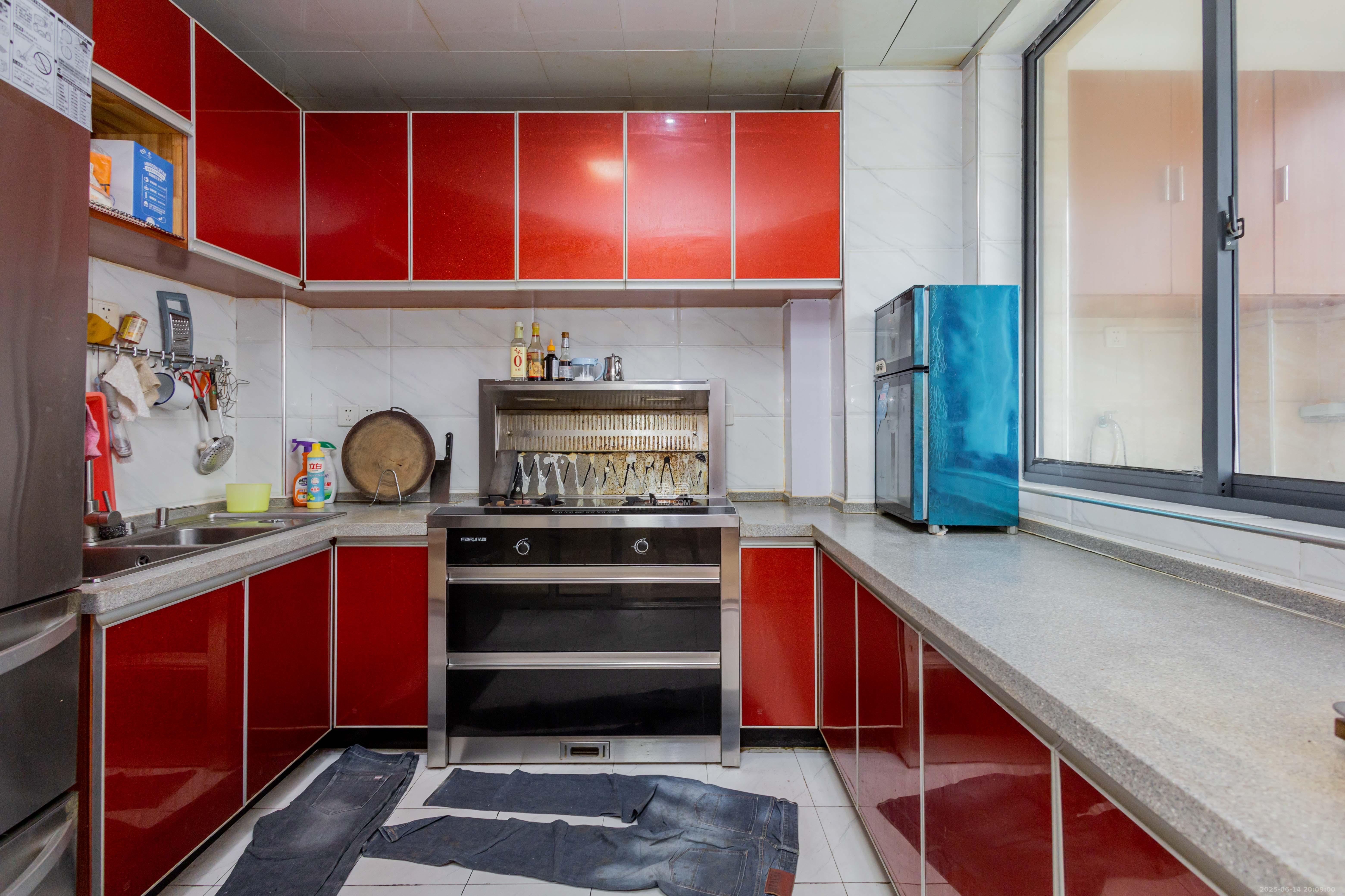 辉煌国际城一期 3室2厅2卫 99.8万 辉煌国际城一期 3室2厅2卫 99.8万厨房