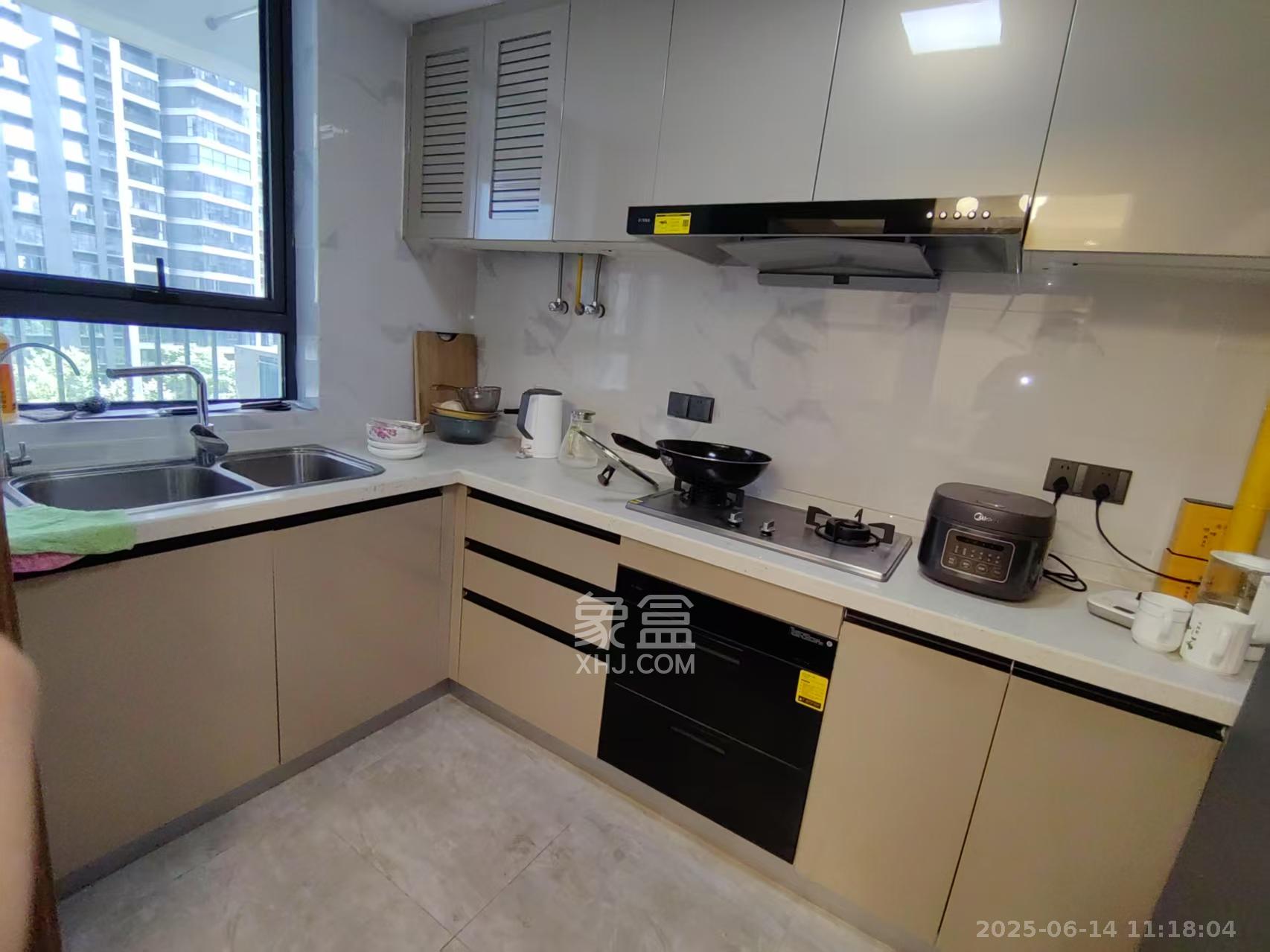 绿地V岛 4室2厅2卫 5000.0元/月 绿地V岛 4室2厅2卫 5000.0元/月室内图