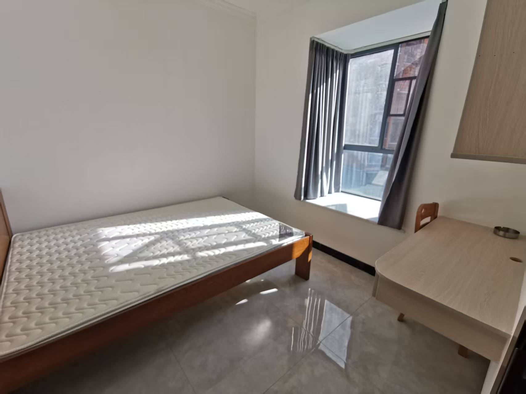 兴质苑住宅小区  3室2厅2卫    2000.0元/月室内图