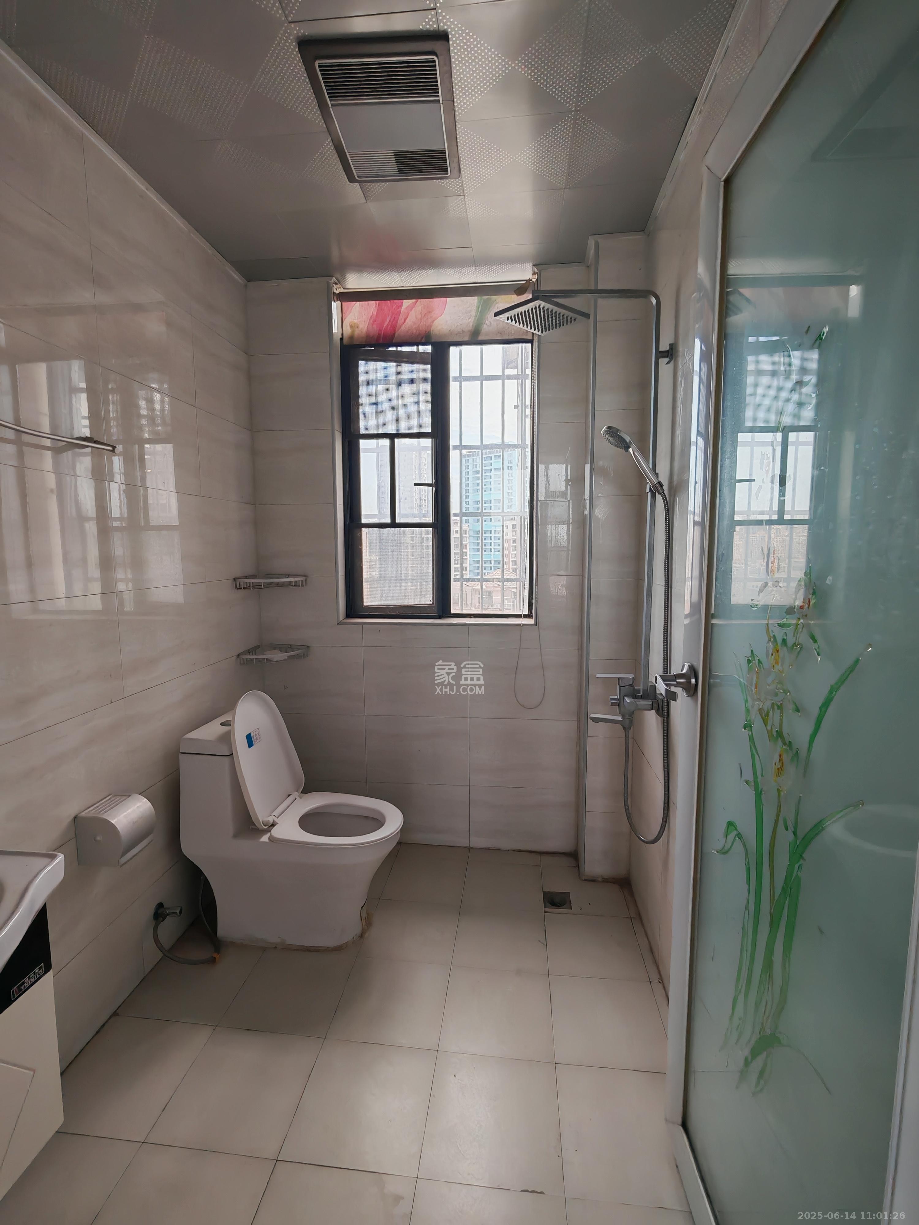 枫华府第 3室2厅2卫 1500.0元/月 枫华府第 3室2厅2卫 1500.0元/月室内图