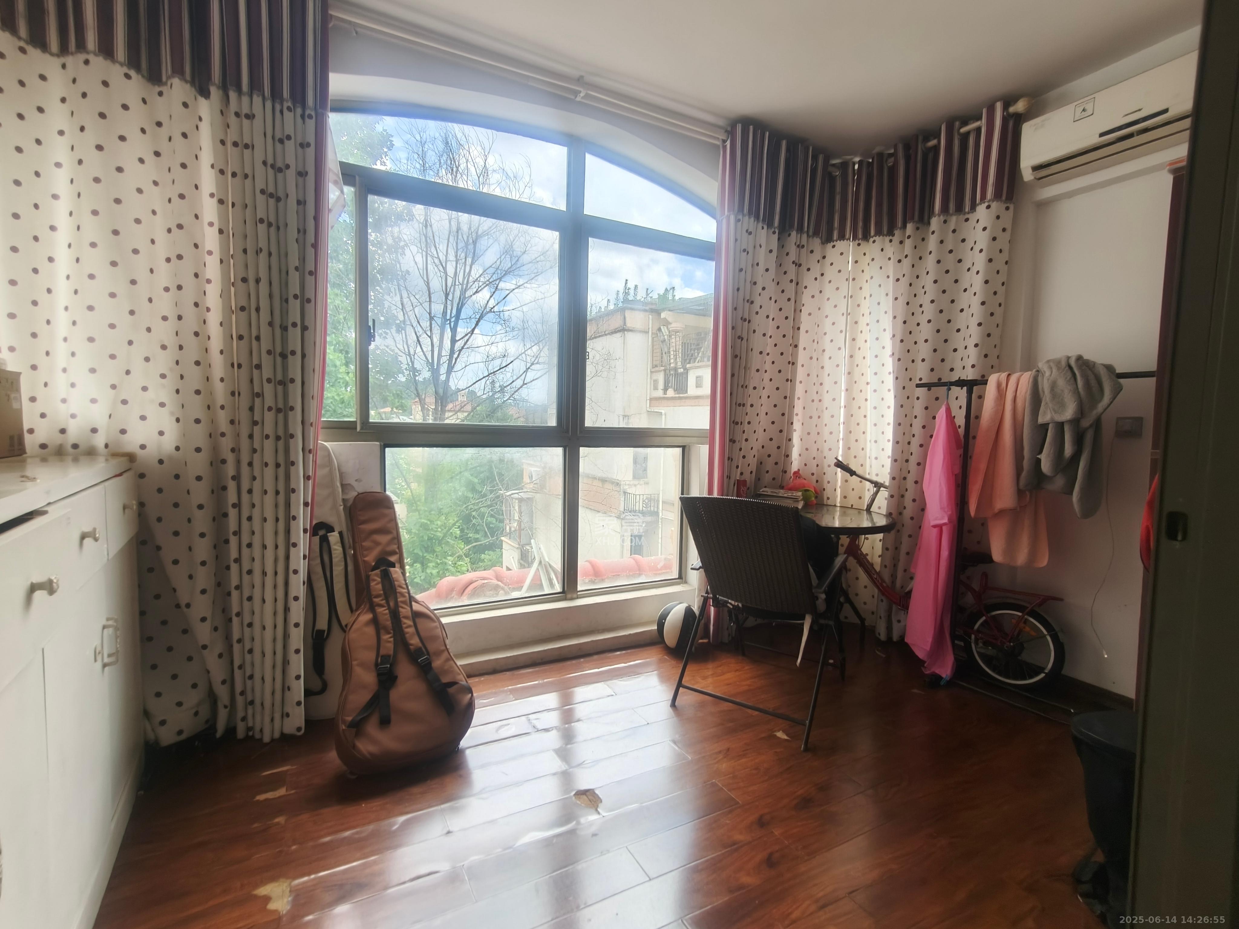 卓越蔚蓝海岸一期 4室2厅2卫 4500.0元/月 卓越蔚蓝海岸一期 4室2厅2卫 4500.0元/月室内图