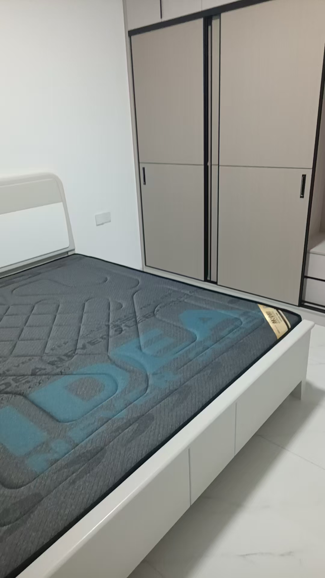 互助小区电梯房  3室2厅2卫   1800.00元/月室内图