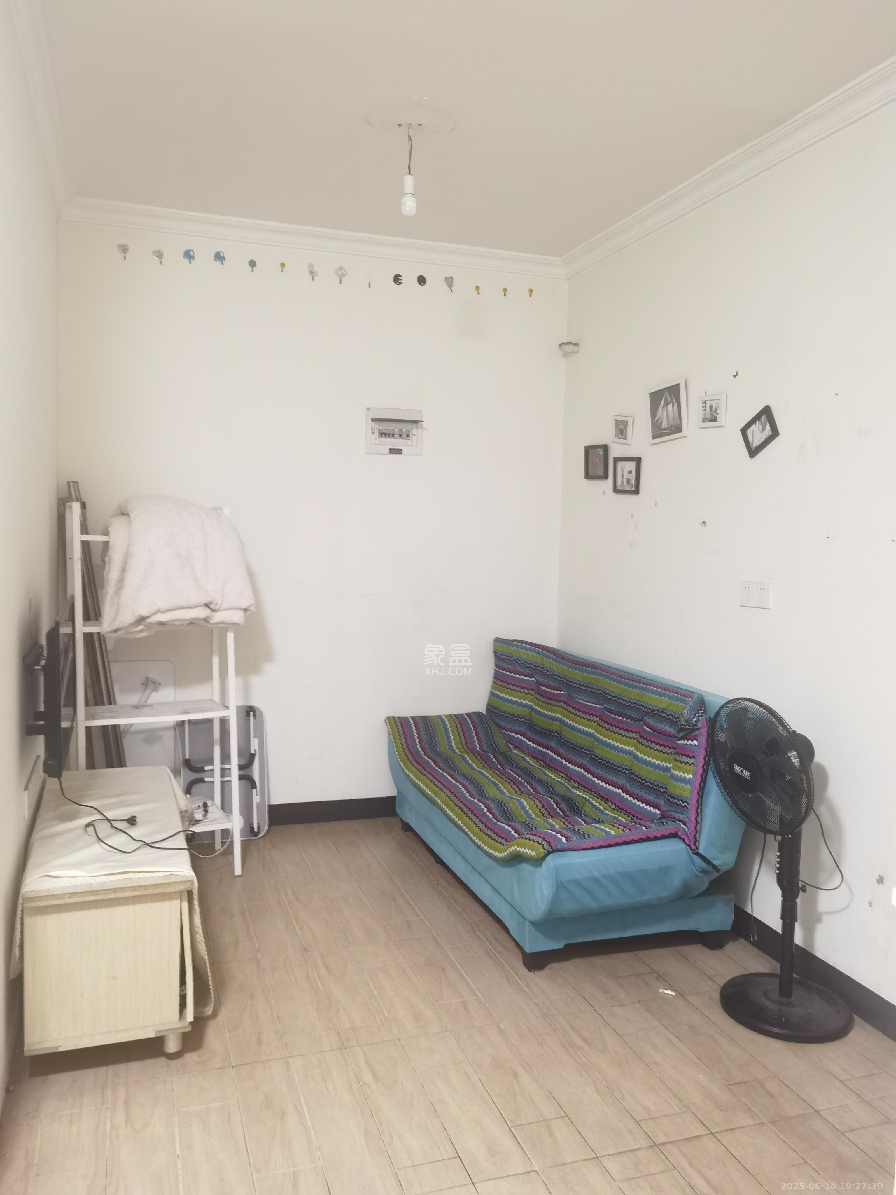 凯轩云顶  1室1厅1卫    1700.0元/月 凯轩云顶  1室1厅1卫    1700.0元/月室内图