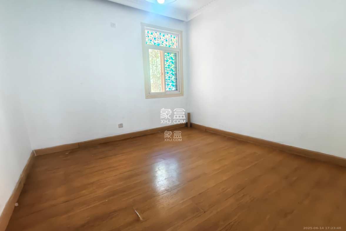 化工宿舍 4室2厅1卫 2800.0元/月 化工宿舍 4室2厅1卫 2800.0元/月室内图