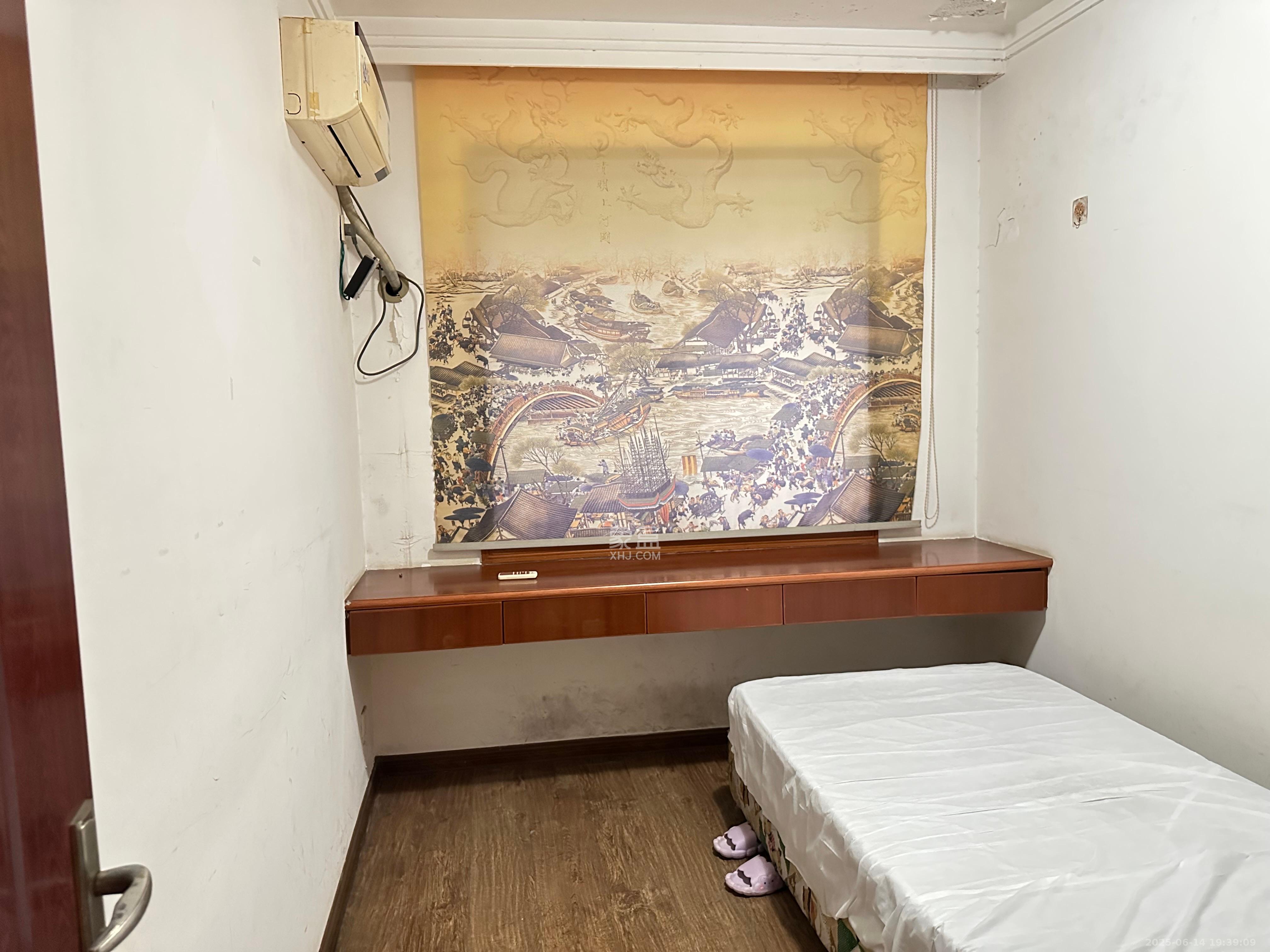 莲湖汽配城 4室2厅2卫 2500.0元/月 莲湖汽配城 4室2厅2卫 2500.0元/月室内图