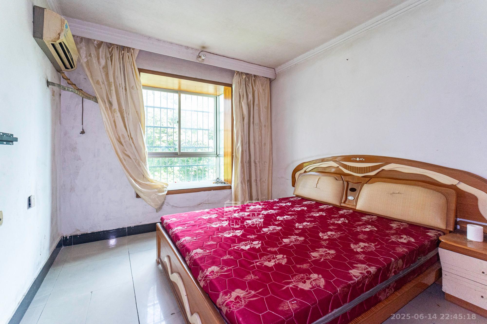 中南汽车世界 2室2厅1卫 36.0万 中南汽车世界 2室2厅1卫 36.0万卧室