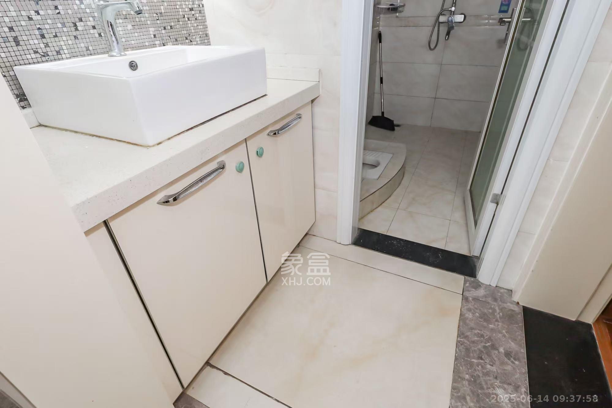 绿地中央广场  3室2厅1卫    2600.0元/月室内图