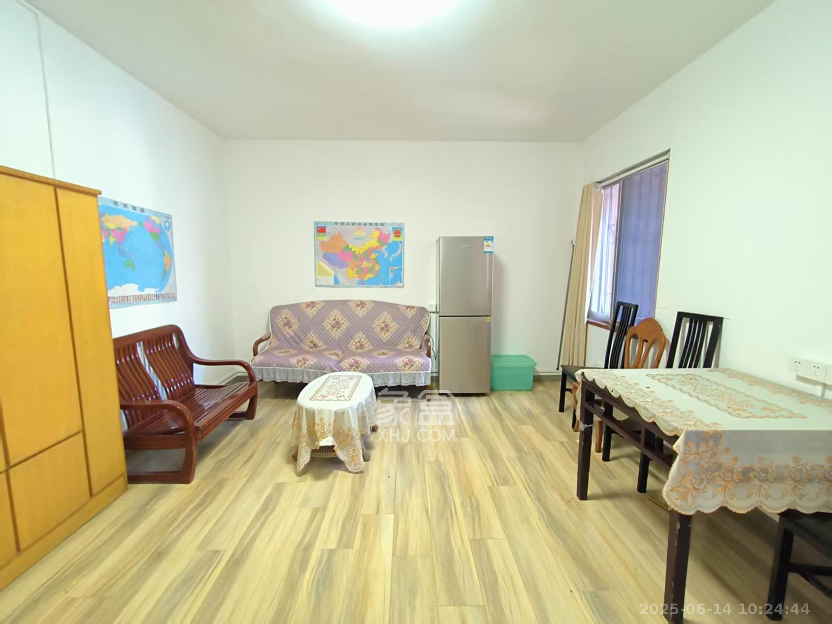 华天大酒店宿舍楼 2室1厅1卫 2600.0元/月 华天大酒店宿舍楼 2室1厅1卫 2600.0元/月室内图