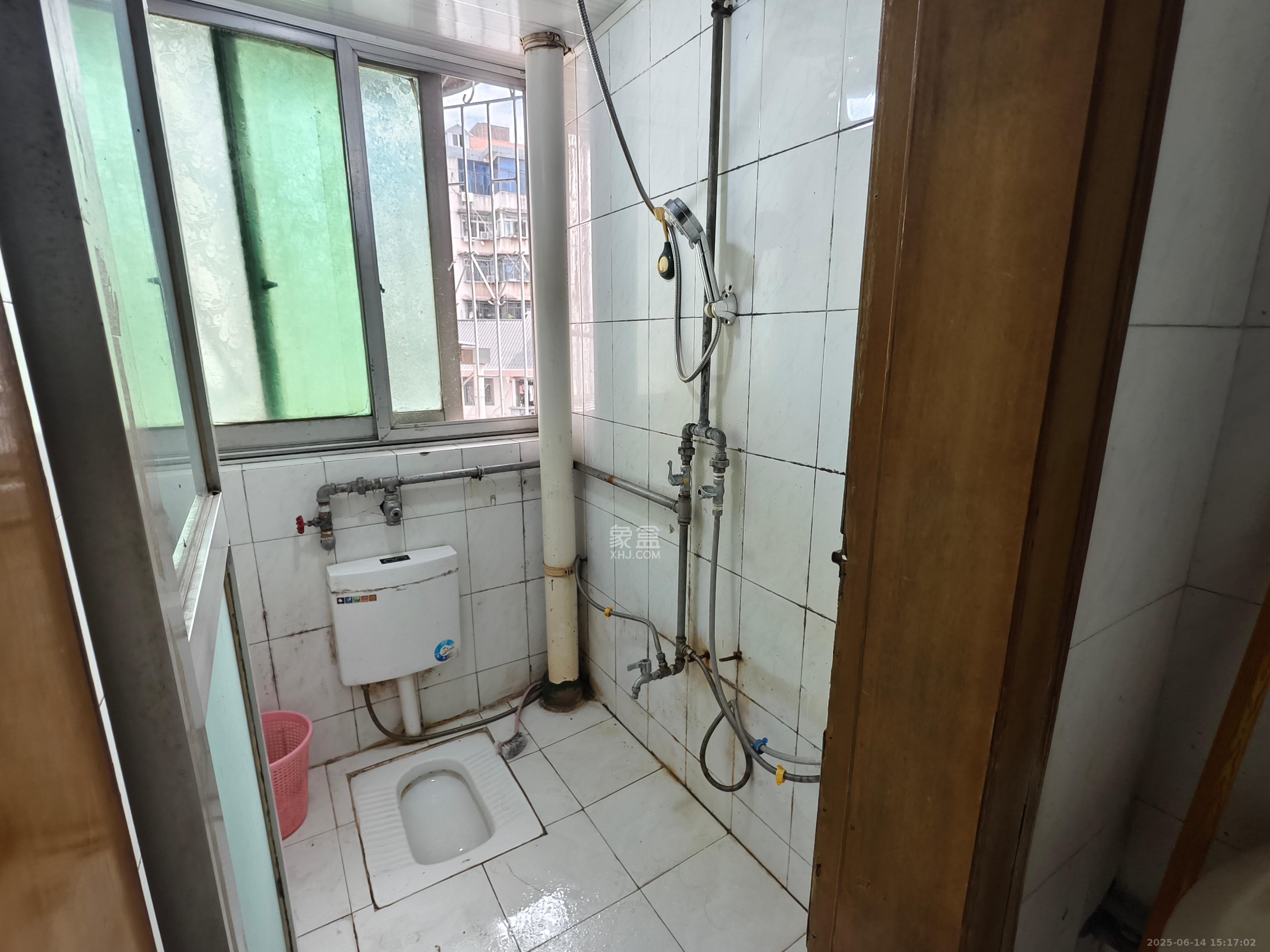 复兴街(陈家巷)散盘 4室2厅2卫 2500.0元/月 复兴街(陈家巷)散盘 4室2厅2卫 2500.0元/月室内图