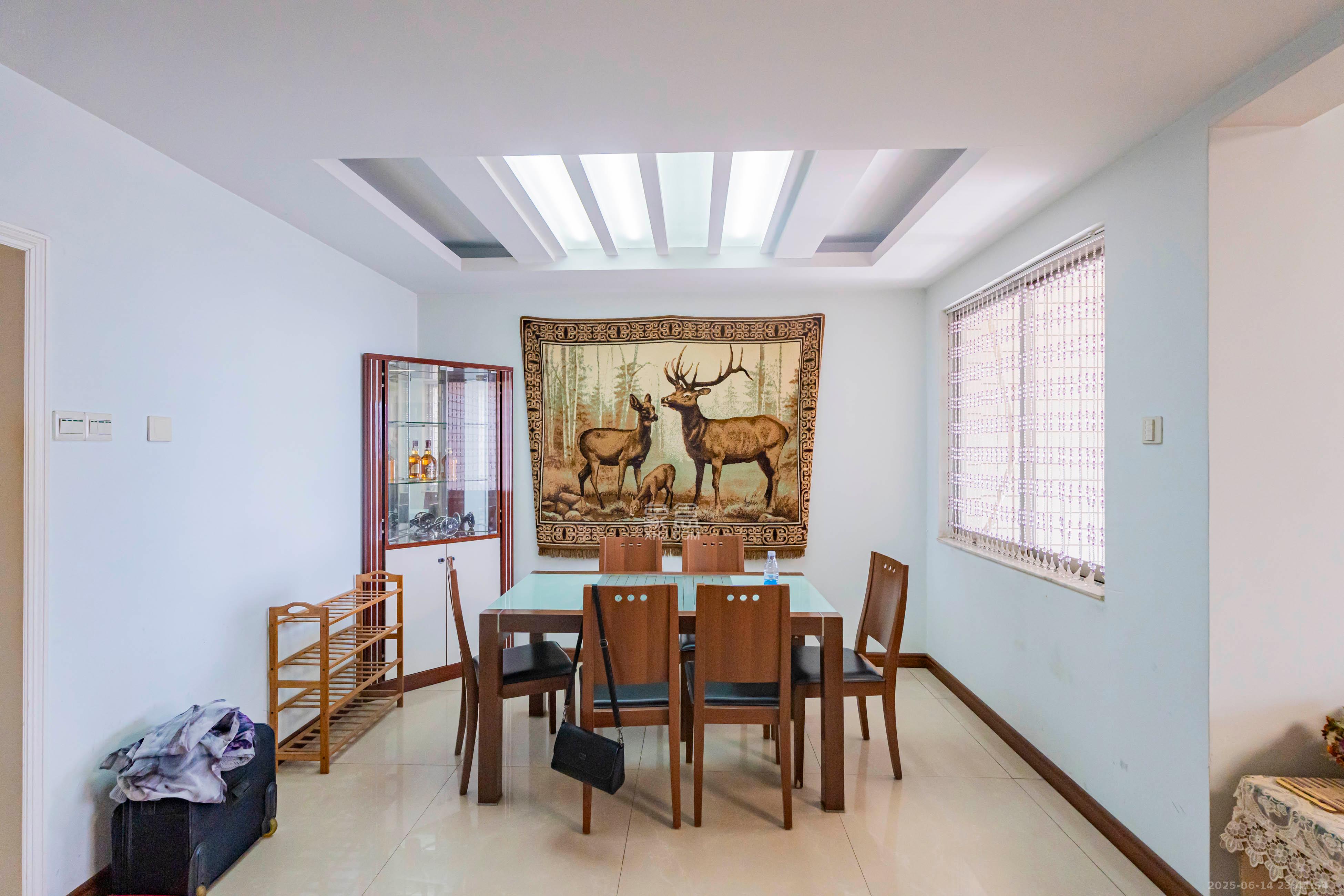 富兴金地大厦  3室2厅2卫    150.0万 富兴金地大厦  3室2厅2卫    150.0万客厅