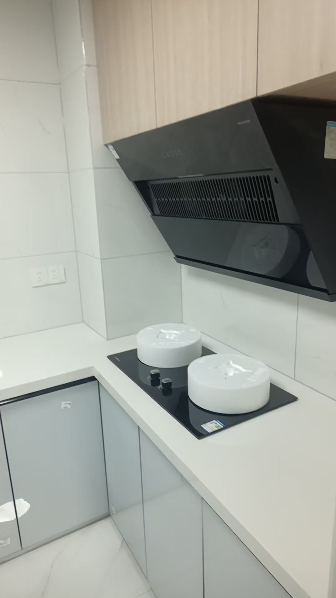 互助小区电梯房  3室2厅2卫   1800.00元/月室内图