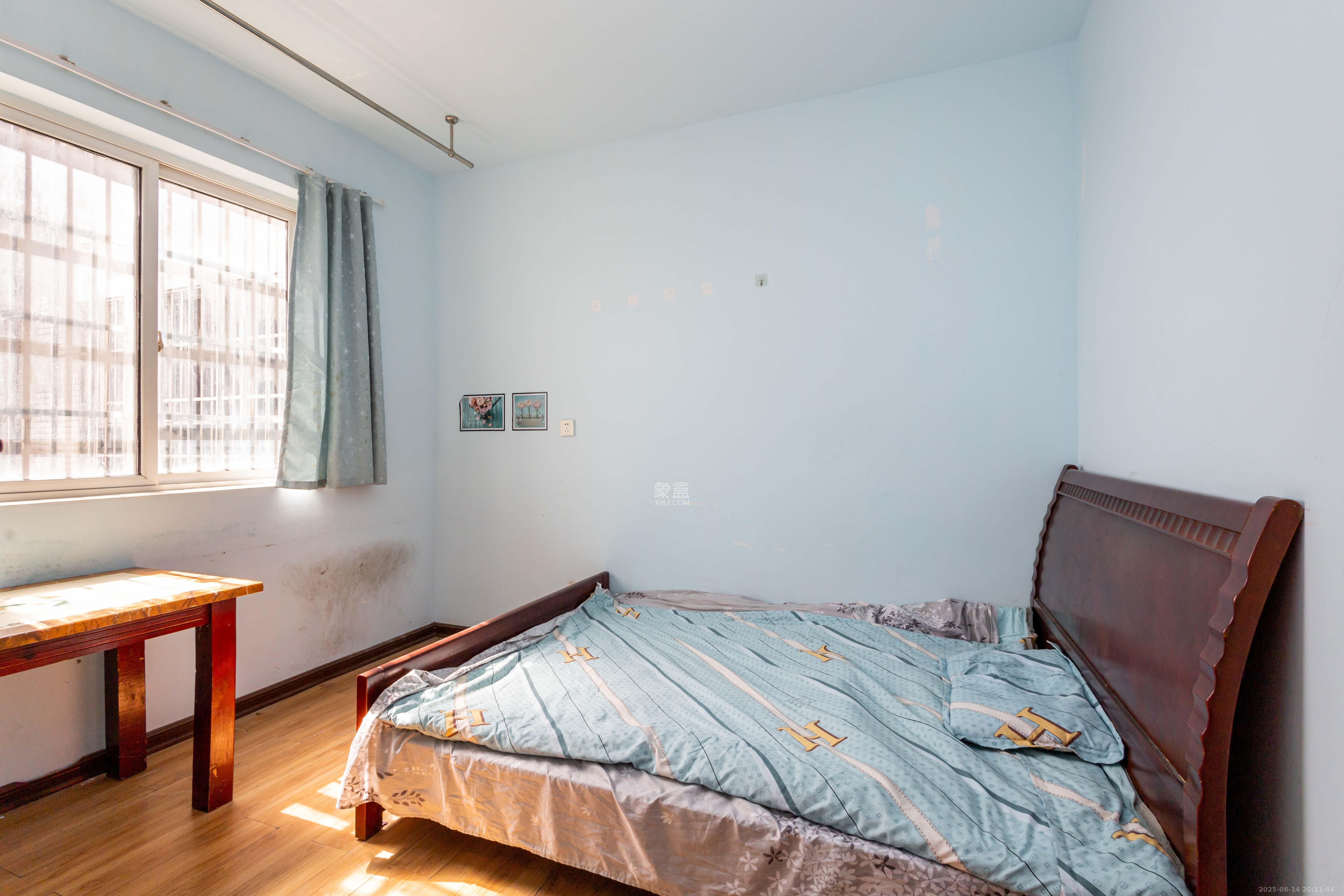 圣力华苑 3室2厅2卫 59.8万 圣力华苑 3室2厅2卫 59.8万卧室