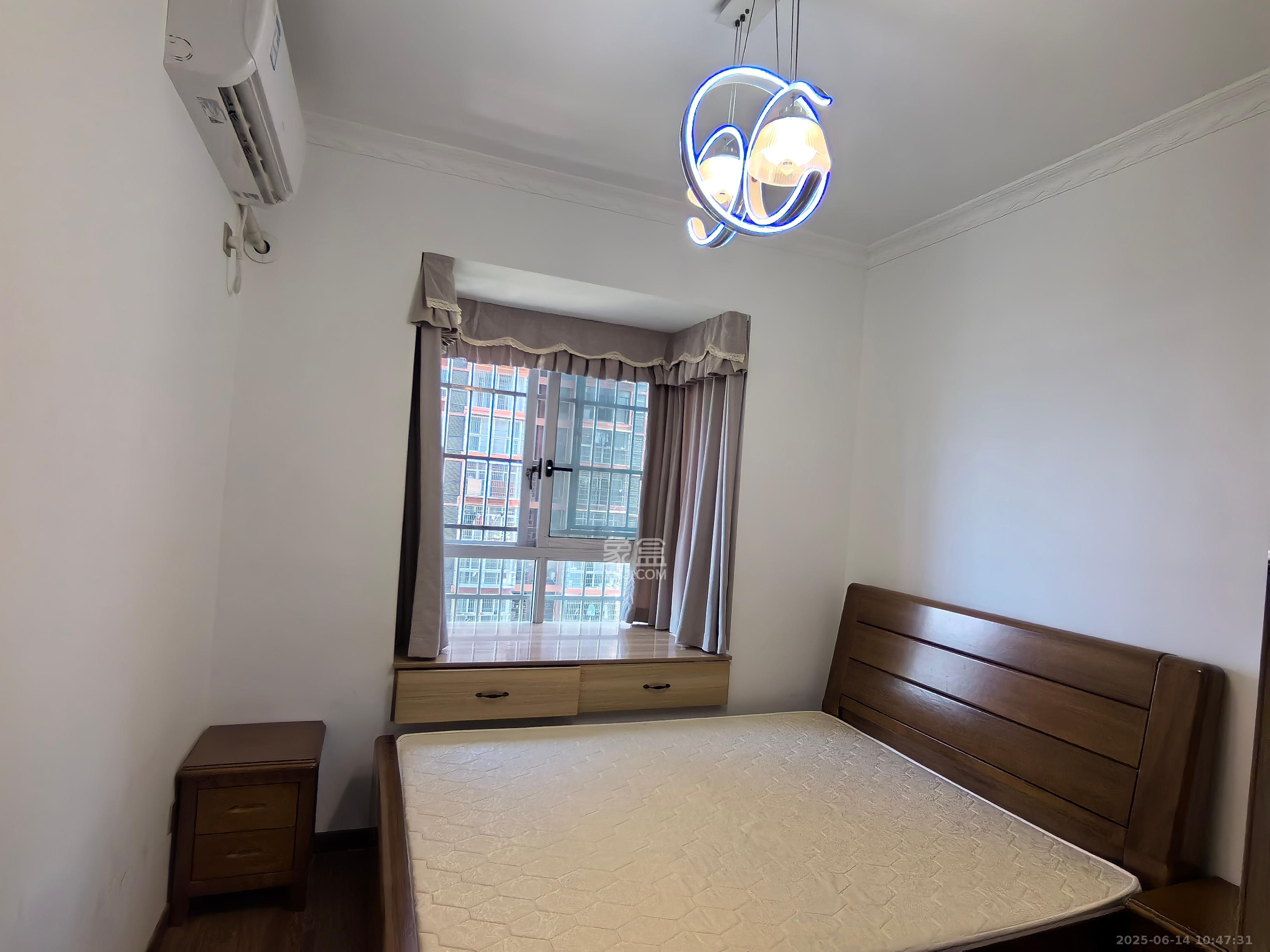 凯富南方鑫城  4室2厅2卫    2800.0元/月 凯富南方鑫城  4室2厅2卫    2800.0元/月室内图