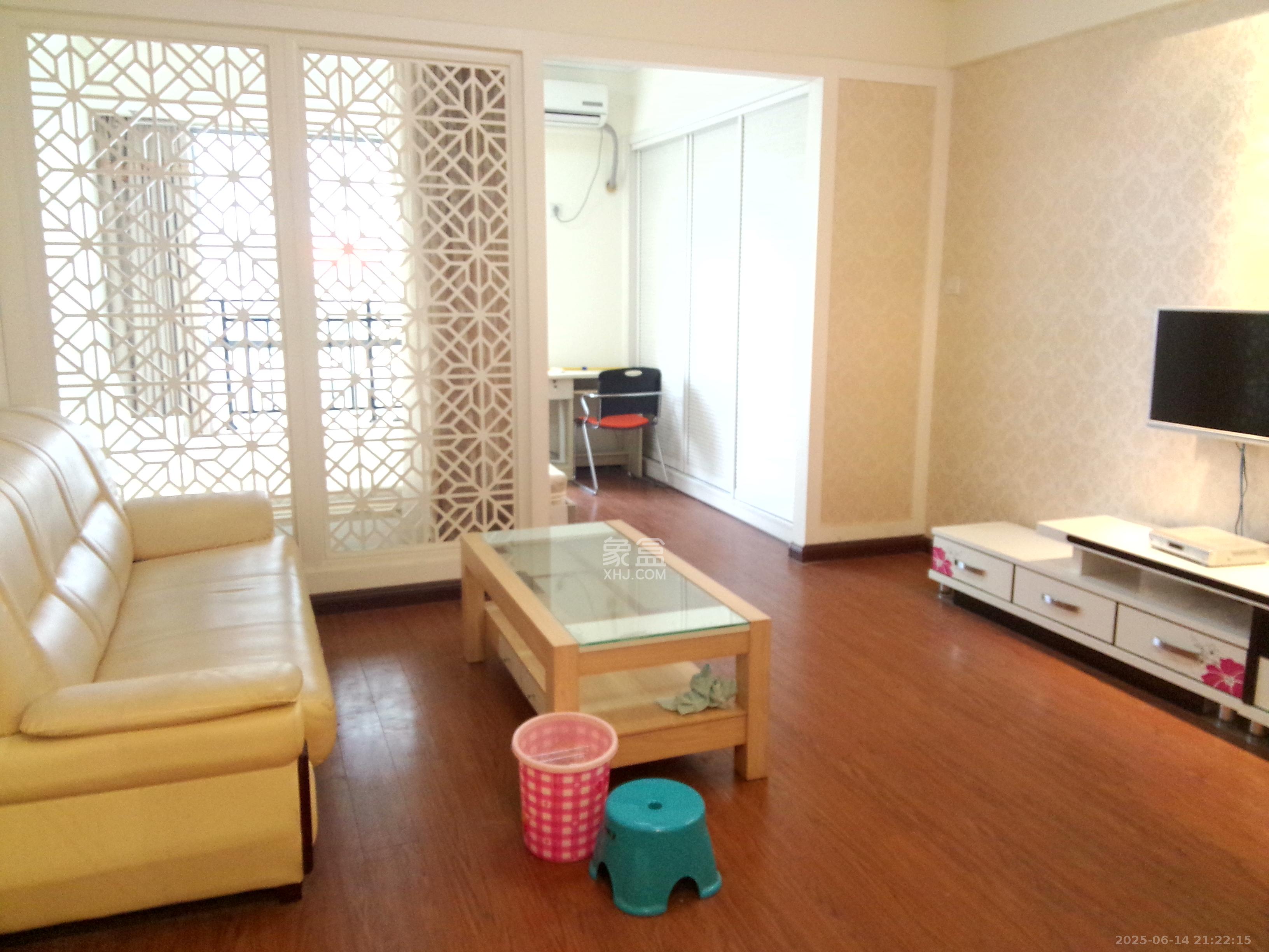 西子一间  1室1厅1卫    1700.0元/月 西子一间  1室1厅1卫    1700.0元/月室内图