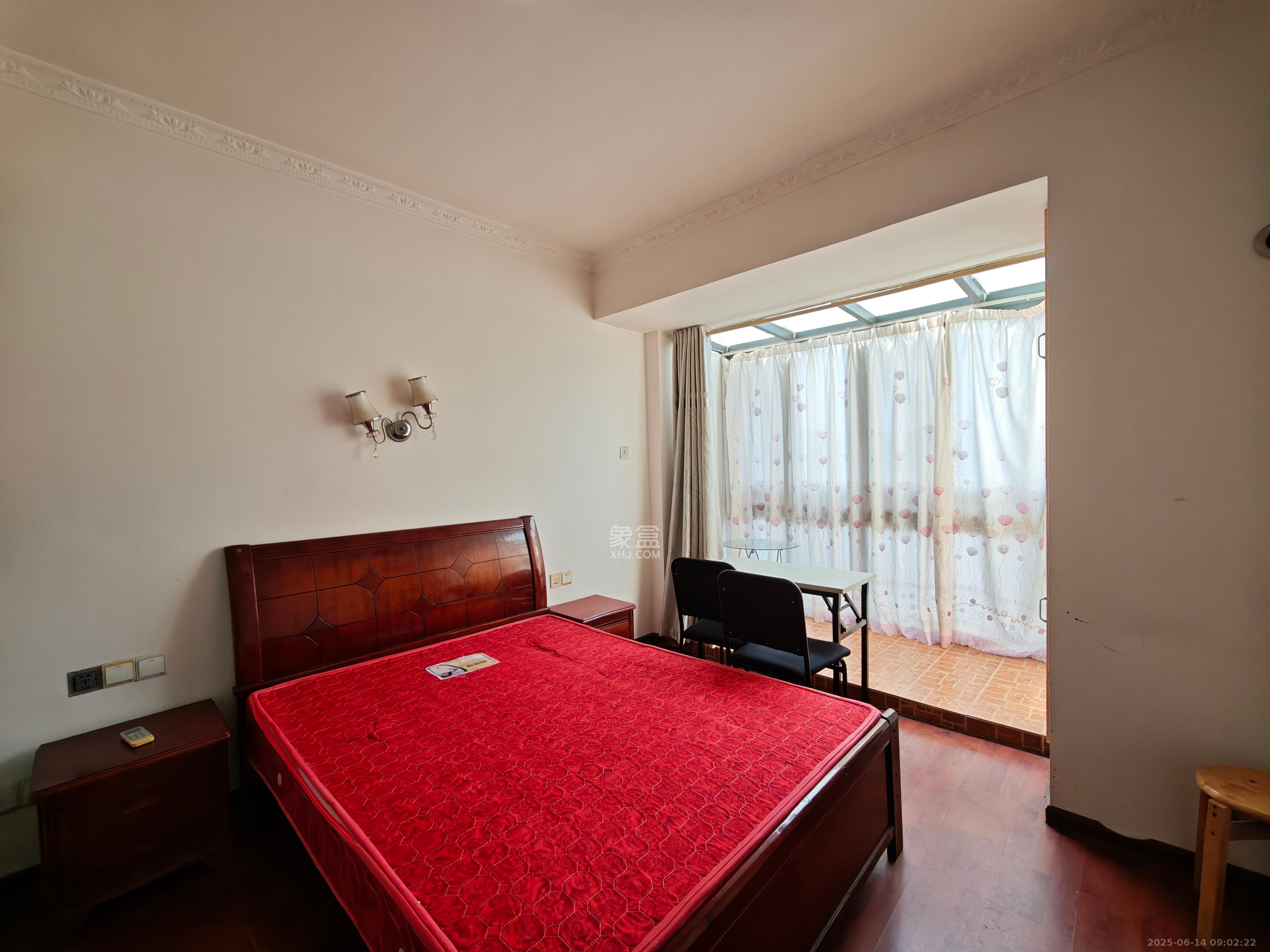 翡翠华庭 3室2厅1卫 2300.0元/月 翡翠华庭 3室2厅1卫 2300.0元/月室内图