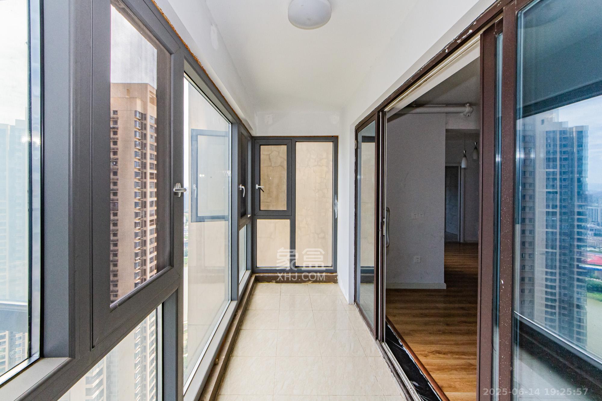 北辰三角洲C2区  3室2厅2卫    185.0万 北辰三角洲C2区  3室2厅2卫    185.0万阳台