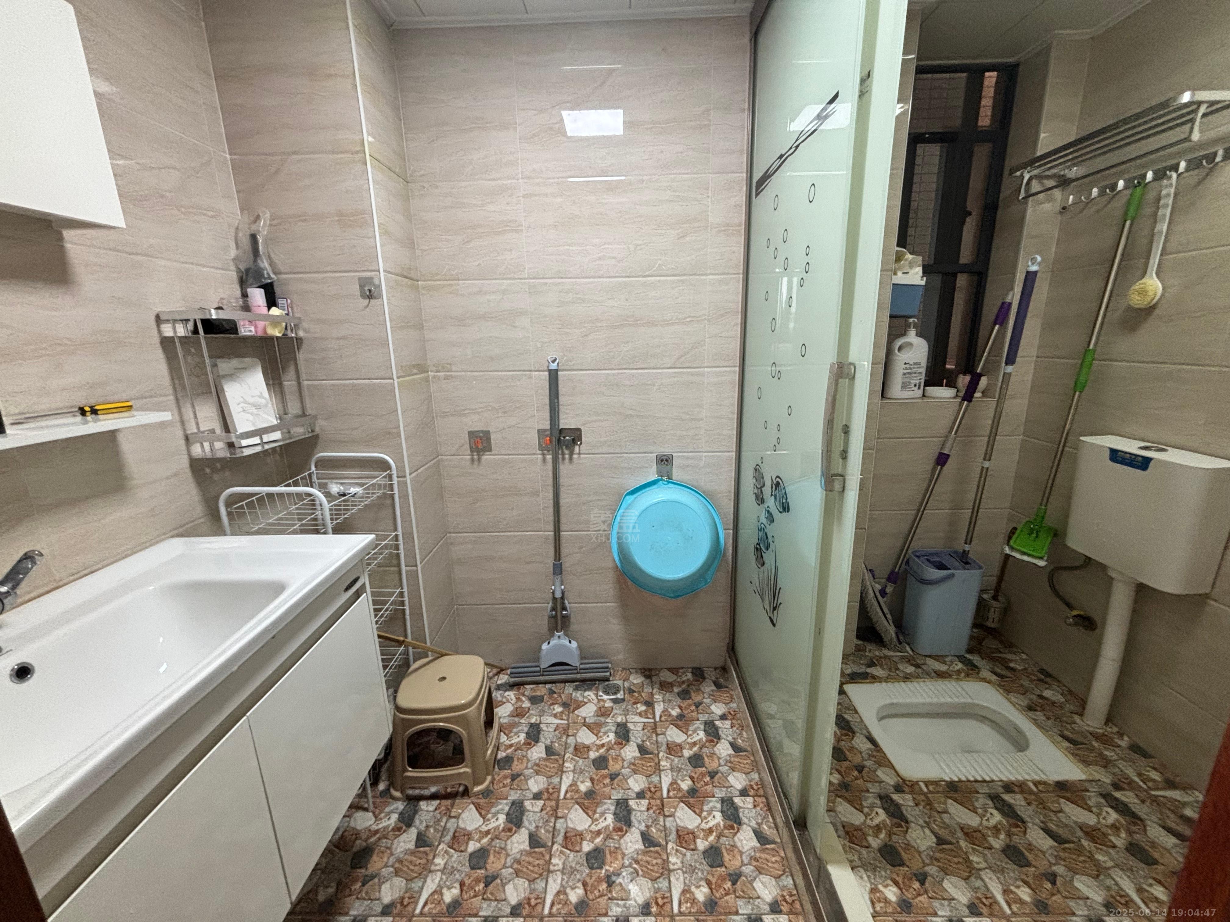 泰山公馆  3室2厅2卫   1800.00元/月室内图