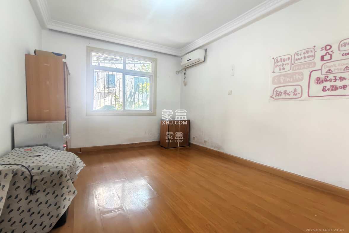 化工宿舍 4室2厅1卫 2800.0元/月 化工宿舍 4室2厅1卫 2800.0元/月室内图