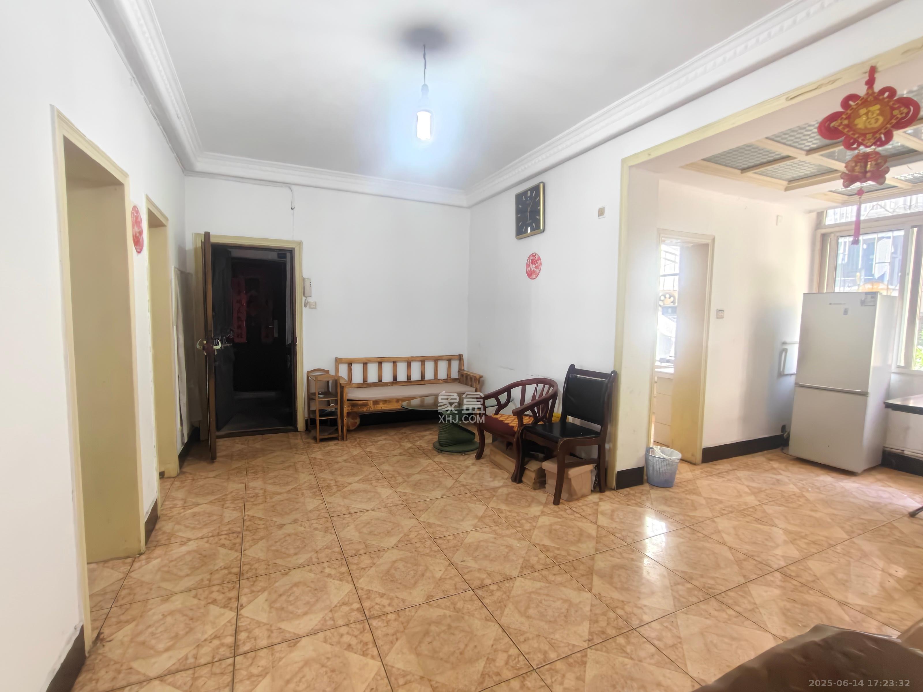 化工宿舍 4室2厅1卫 2800.0元/月 化工宿舍 4室2厅1卫 2800.0元/月室内图