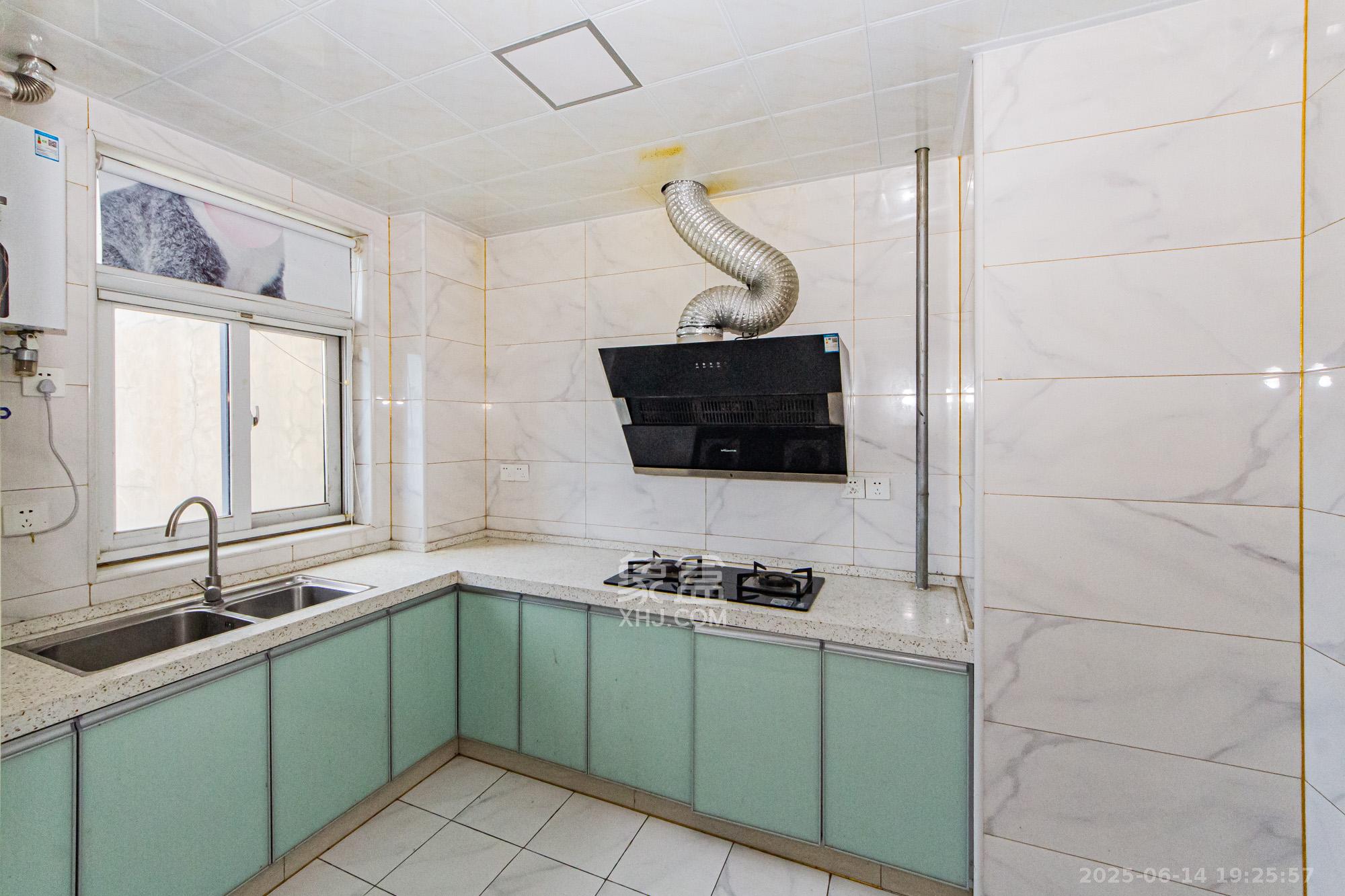 北辰三角洲C2区  3室2厅2卫    185.0万 北辰三角洲C2区  3室2厅2卫    185.0万厨房