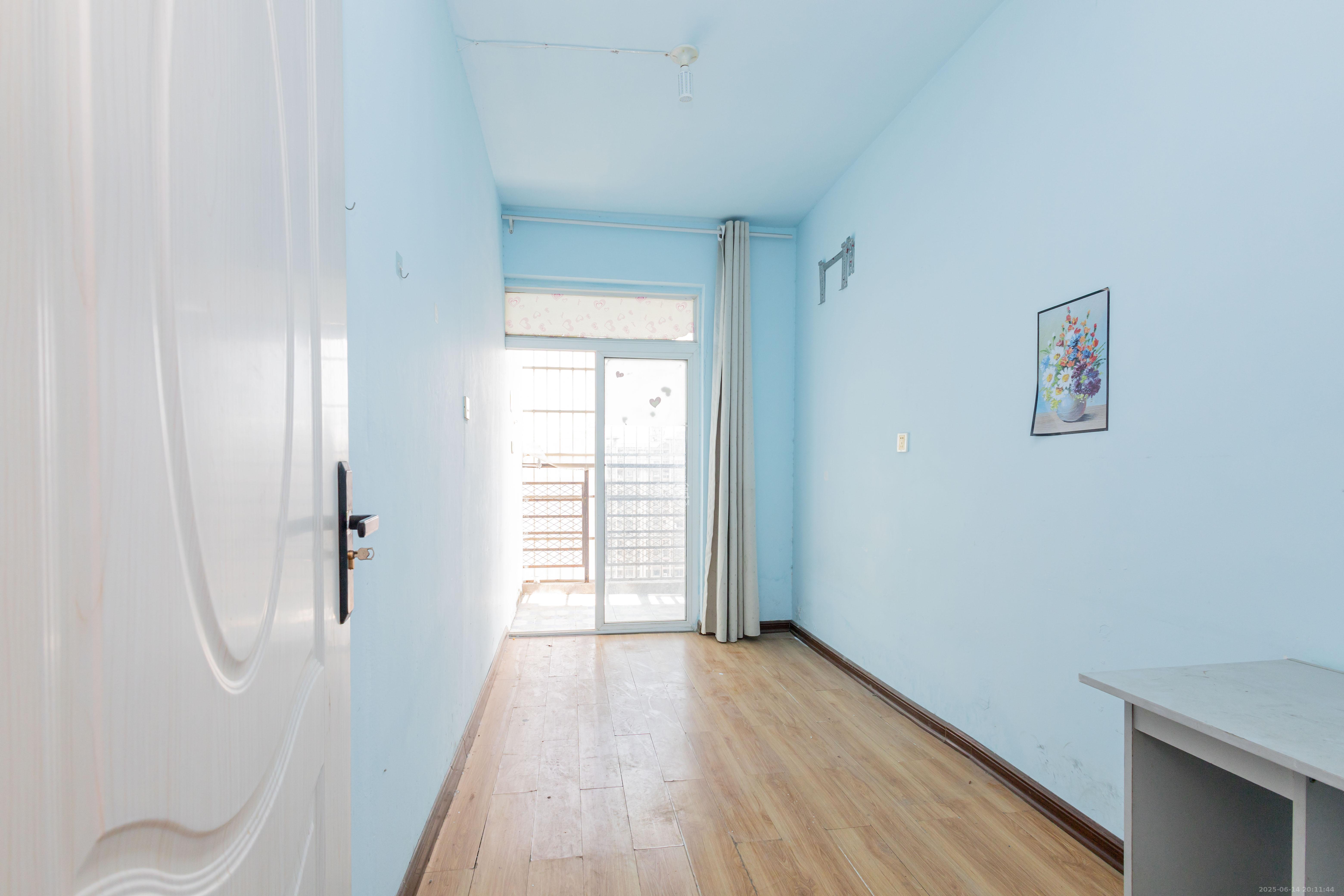 圣力华苑 3室2厅2卫 59.8万 圣力华苑 3室2厅2卫 59.8万卧室