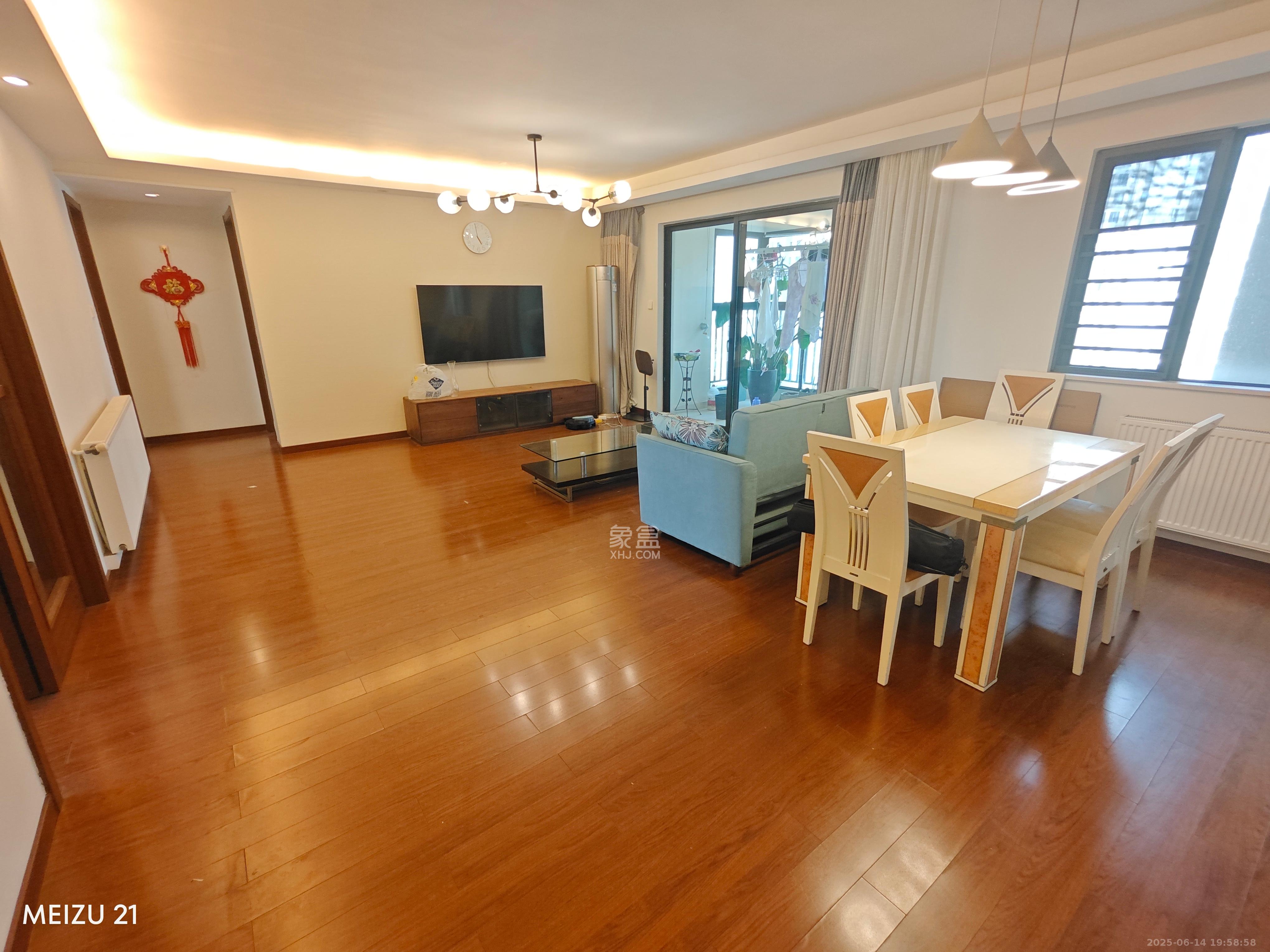 万科城  3室2厅1卫   3200.00元/月