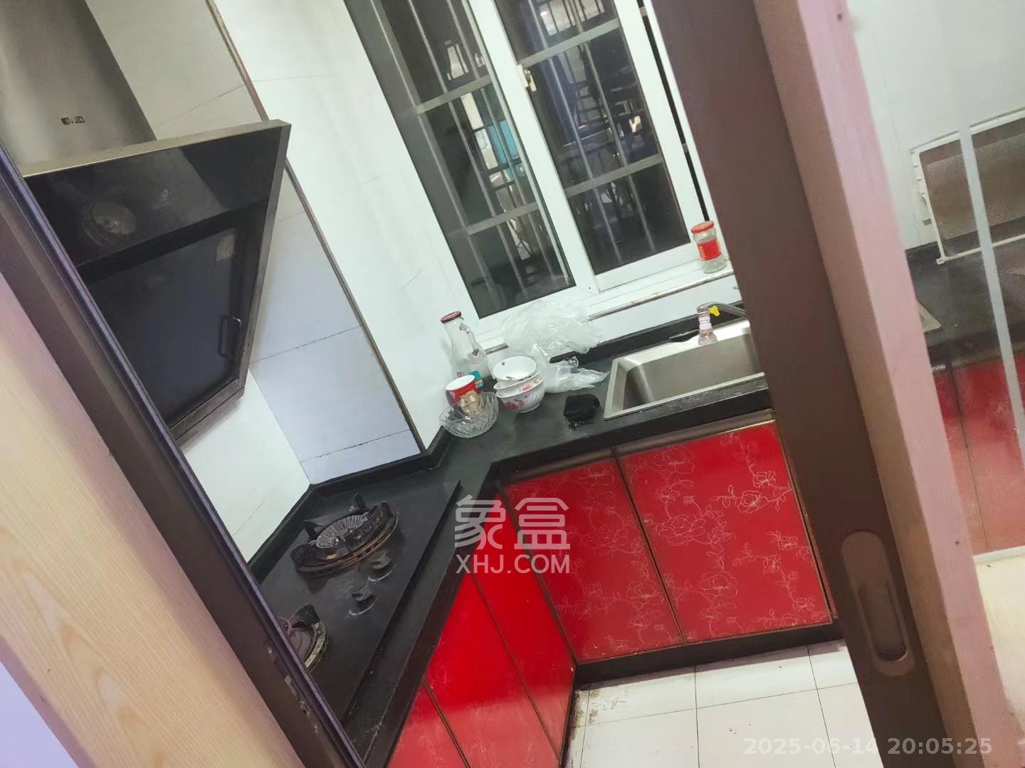 三景国际  2室2厅1卫    1300.0元/月室内图