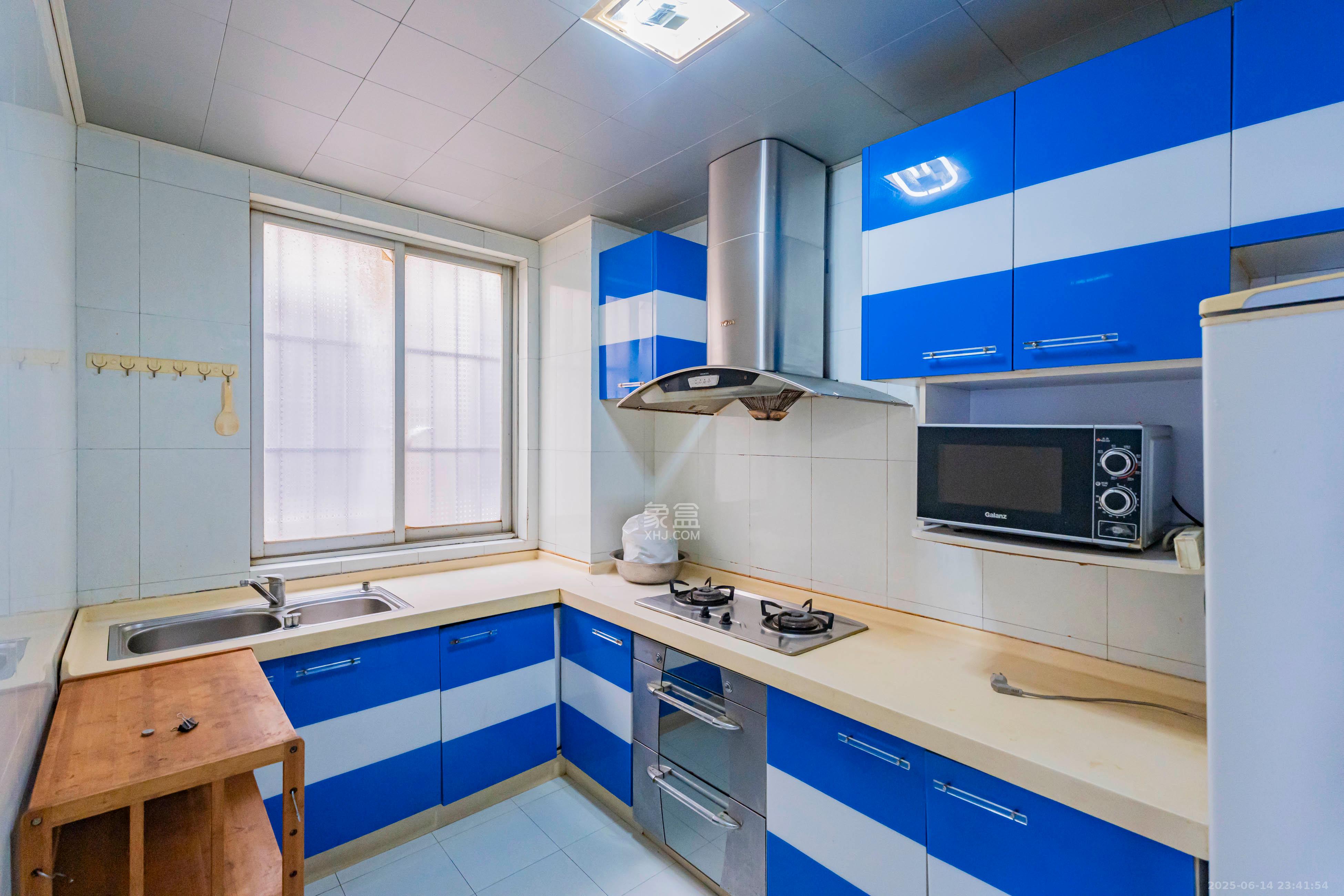 富兴金地大厦  3室2厅2卫    150.0万 富兴金地大厦  3室2厅2卫    150.0万厨房