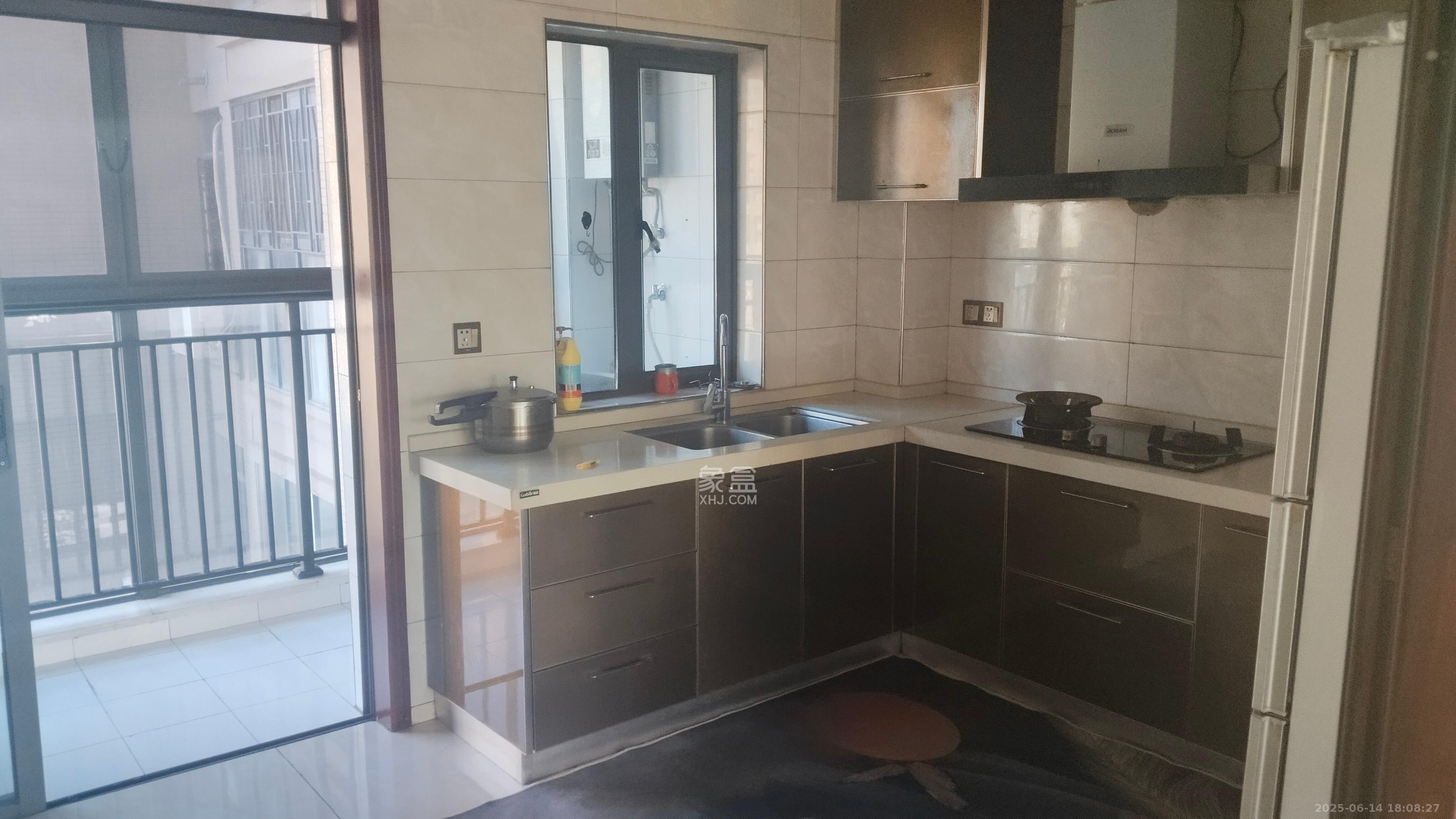 万象凯旋湾 3室2厅1卫 3600.0元/月 万象凯旋湾 3室2厅1卫 3600.0元/月室内图