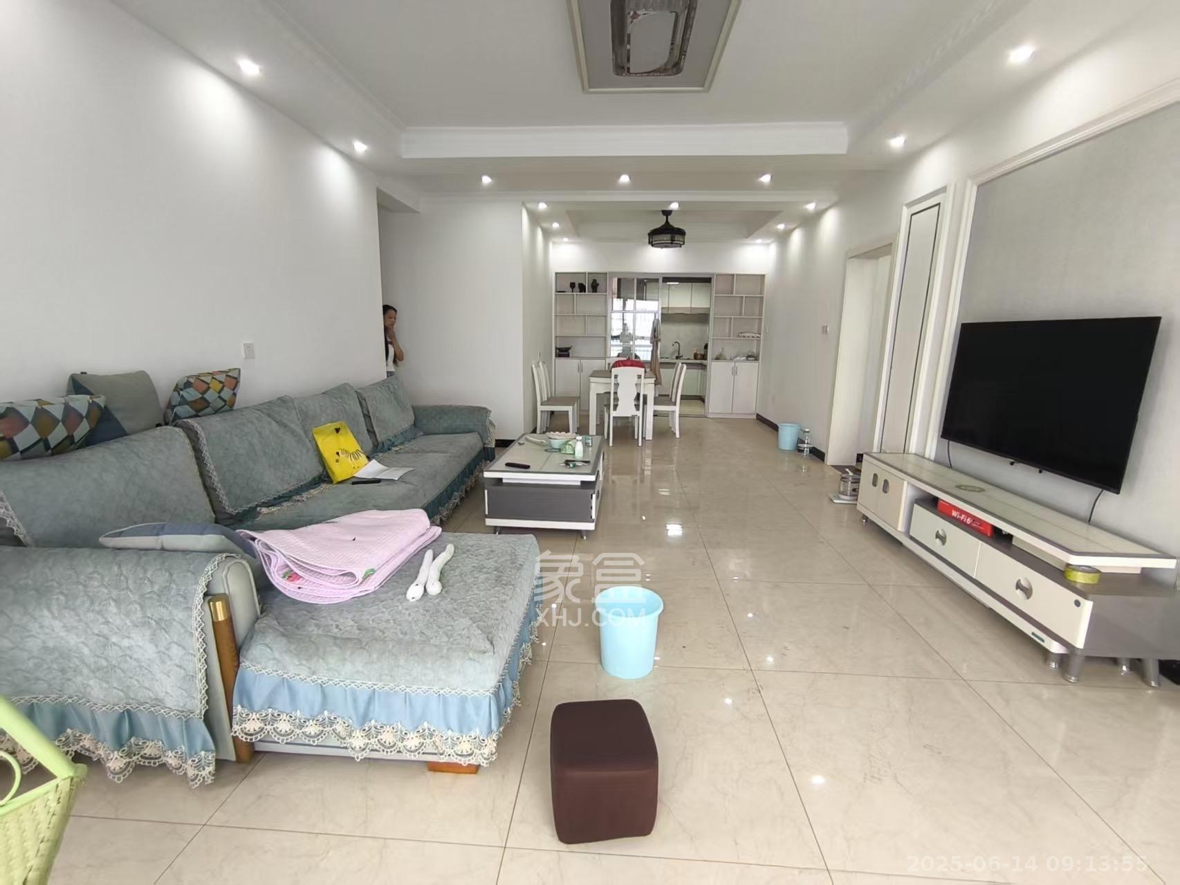 紫华郡 3室2厅1卫 2400.0元/月 紫华郡 3室2厅1卫 2400.0元/月室内图