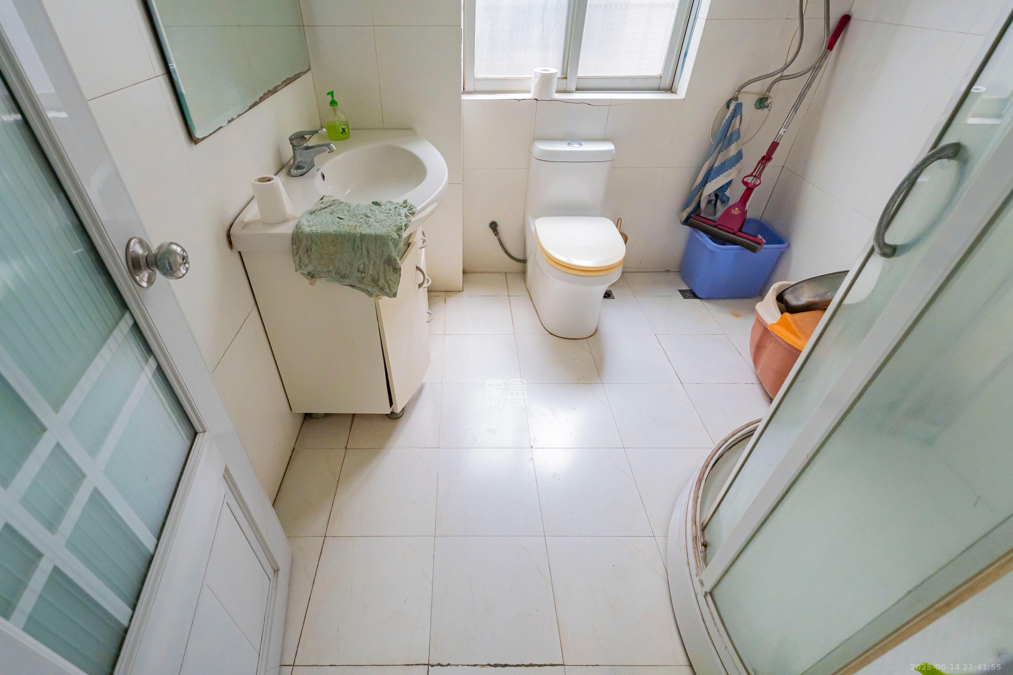 富兴金地大厦  3室2厅2卫    150.0万 富兴金地大厦  3室2厅2卫    150.0万卫生间