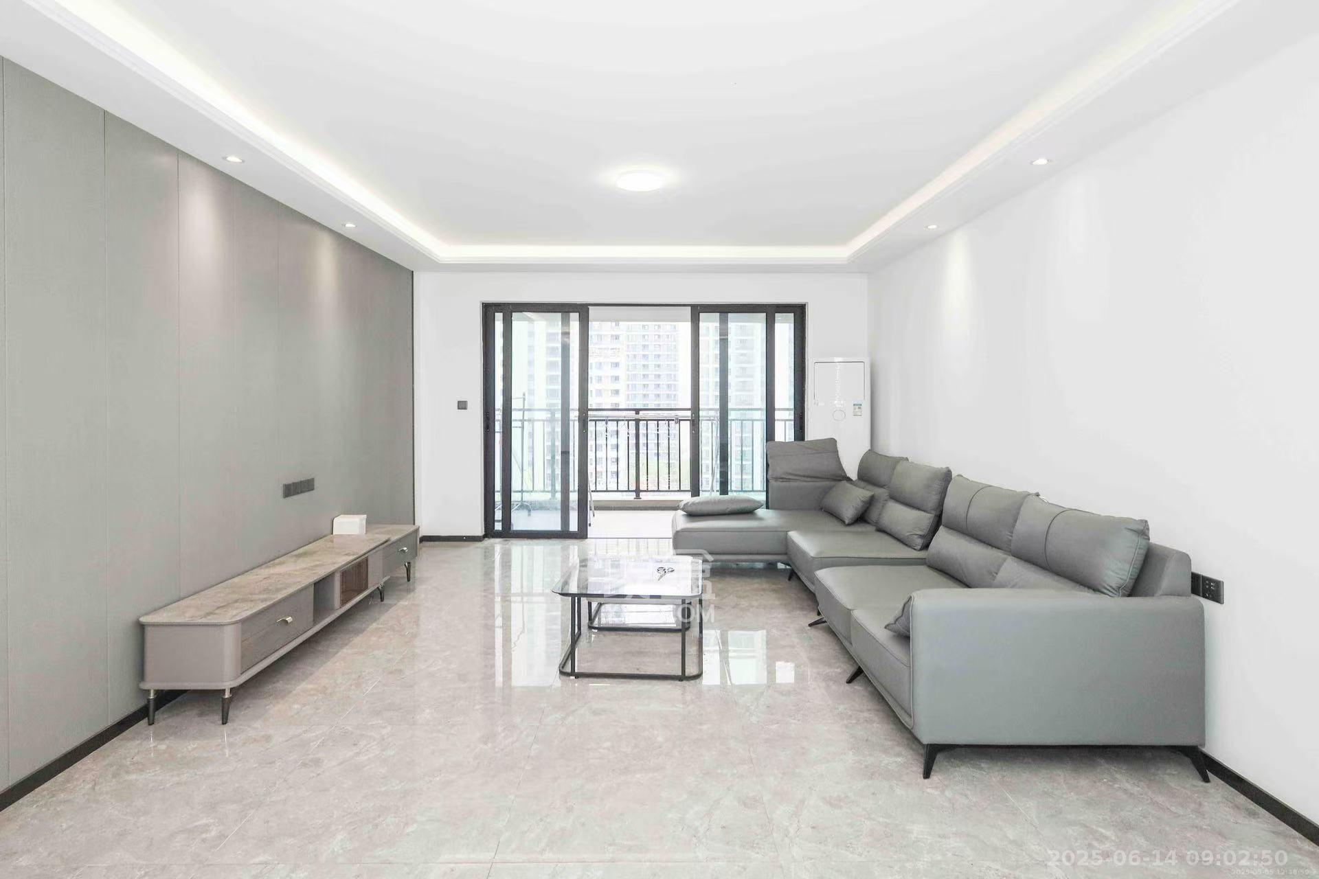 招商华发依云曦城  4室2厅2卫    3000.0元/月室内图