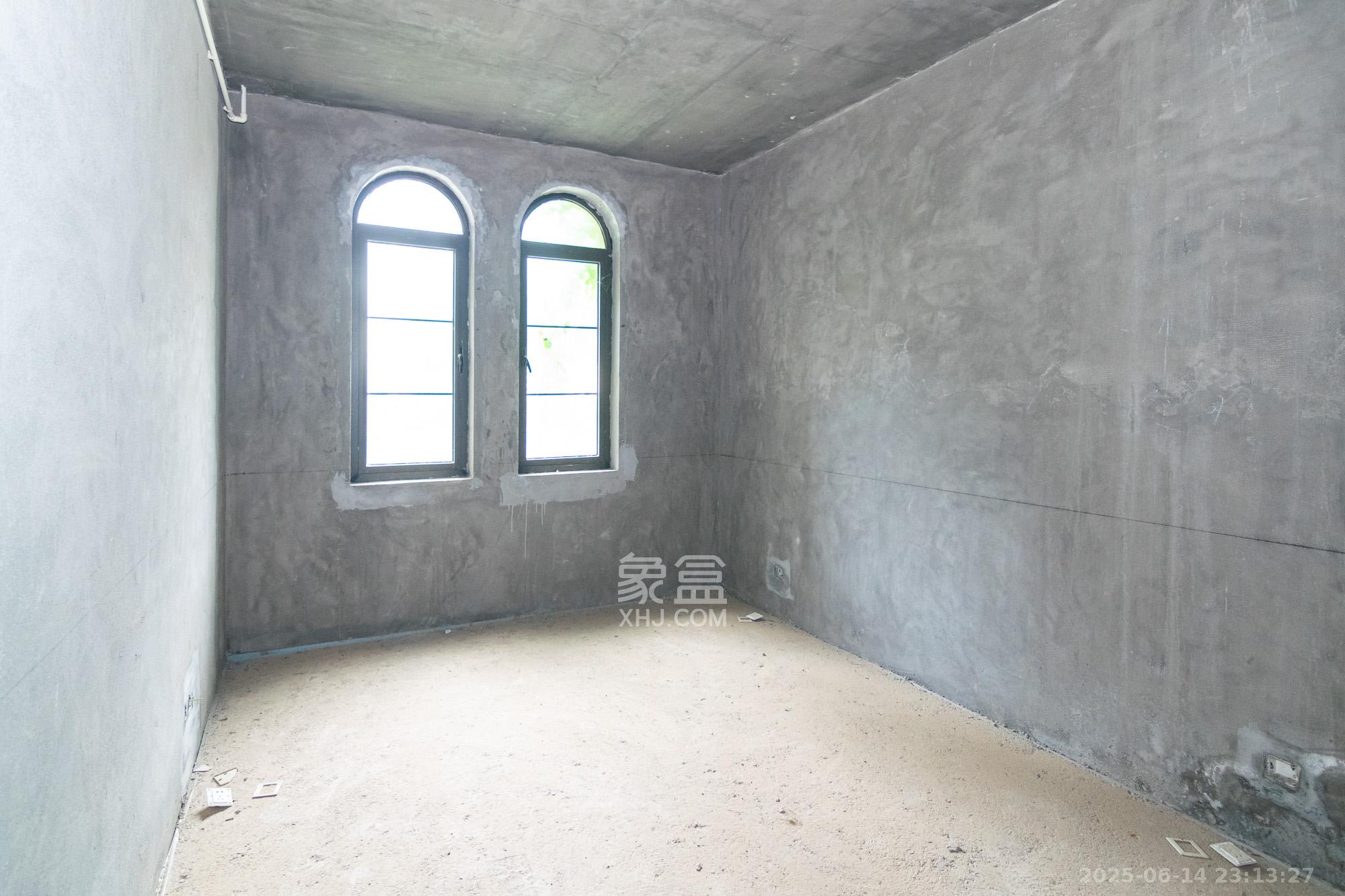 中粮北纬28°别墅 8室3厅4卫 868.0万 中粮北纬28°别墅 8室3厅4卫 868.0万卧室