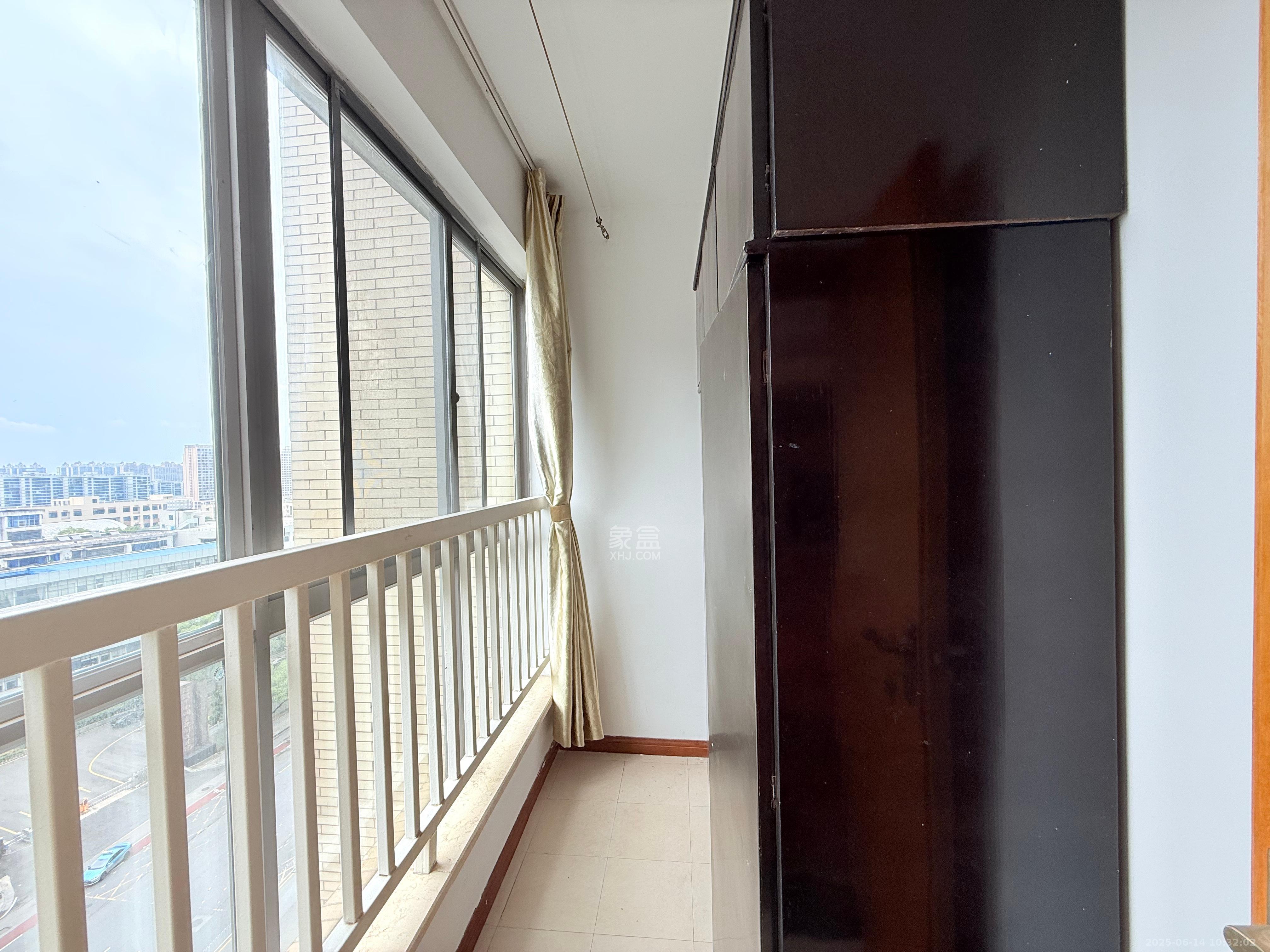 博雅公寓  3室2厅2卫   2800.00元/月室内图