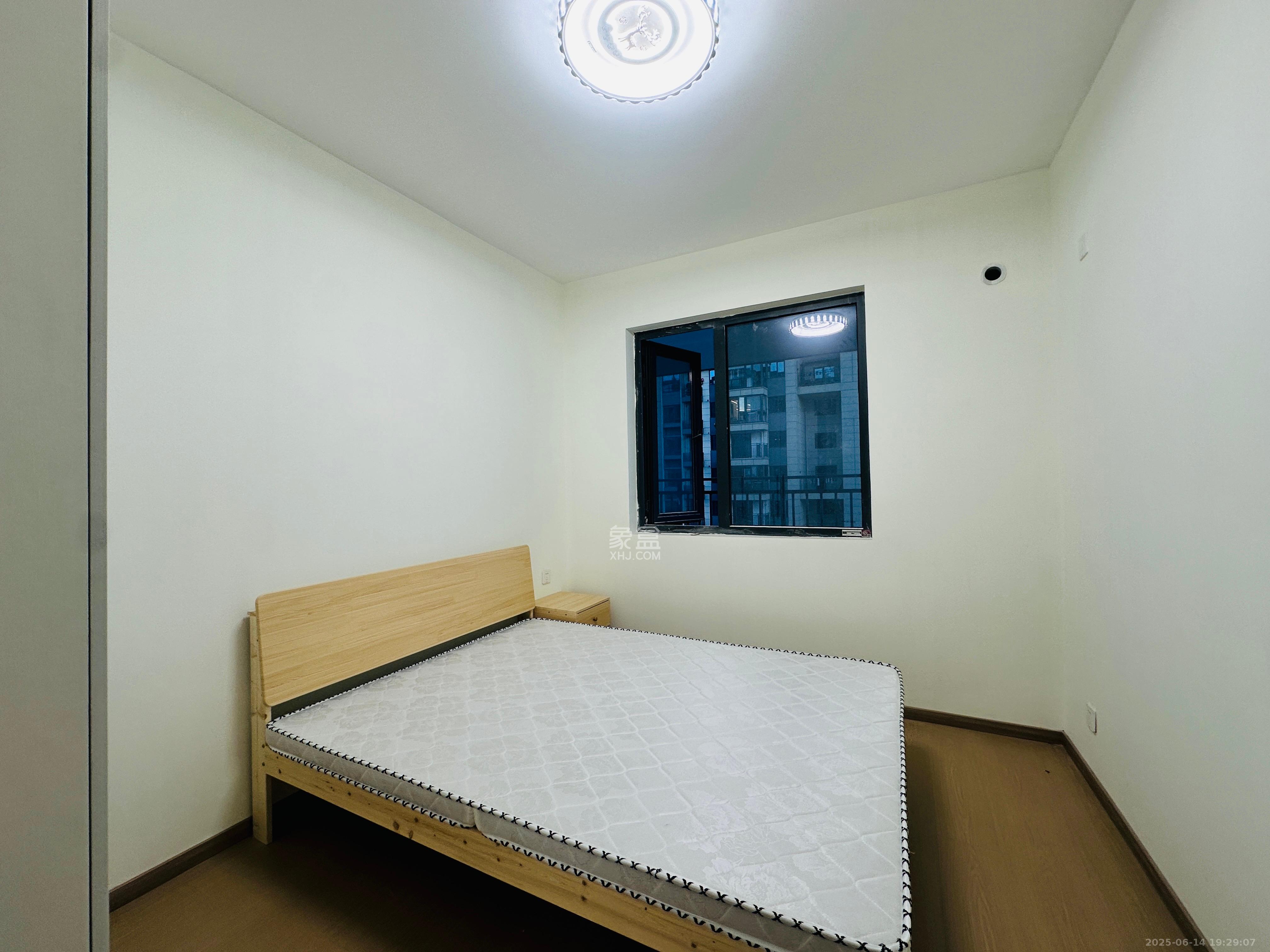 长房岭秀时代  4室2厅2卫   2600.00元/月室内图