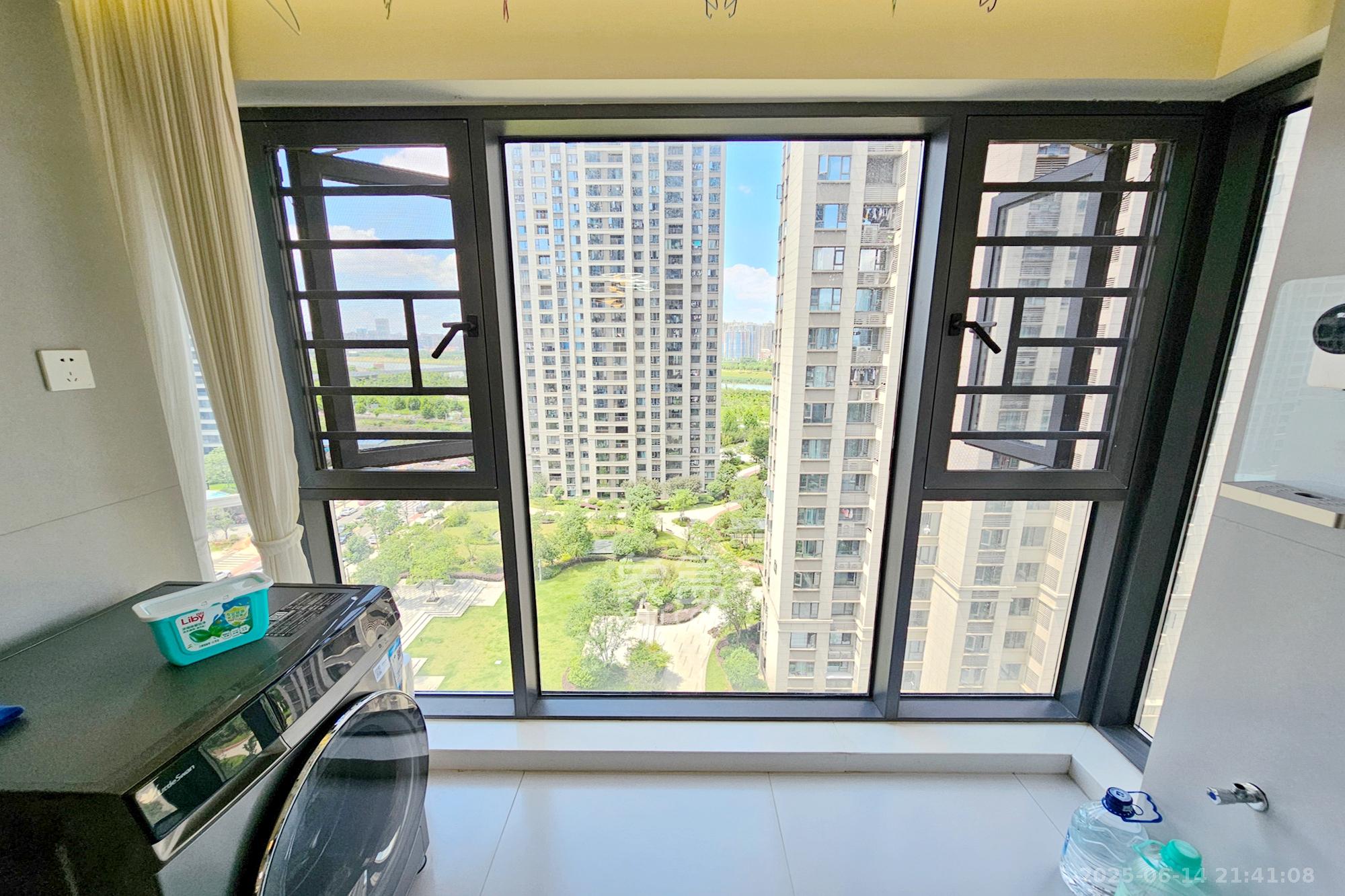 阳光城尚东湾凌云府 4室2厅2卫 160.0万 阳光城尚东湾凌云府 4室2厅2卫 160.0万阳台