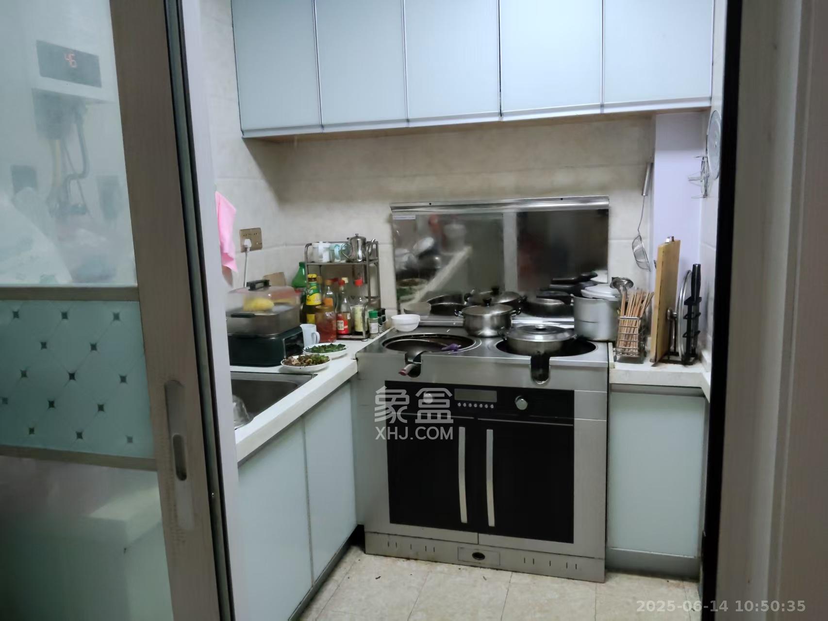 凯富南方鑫城 3室2厅2卫 2500.0元/月 凯富南方鑫城 3室2厅2卫 2500.0元/月室内图