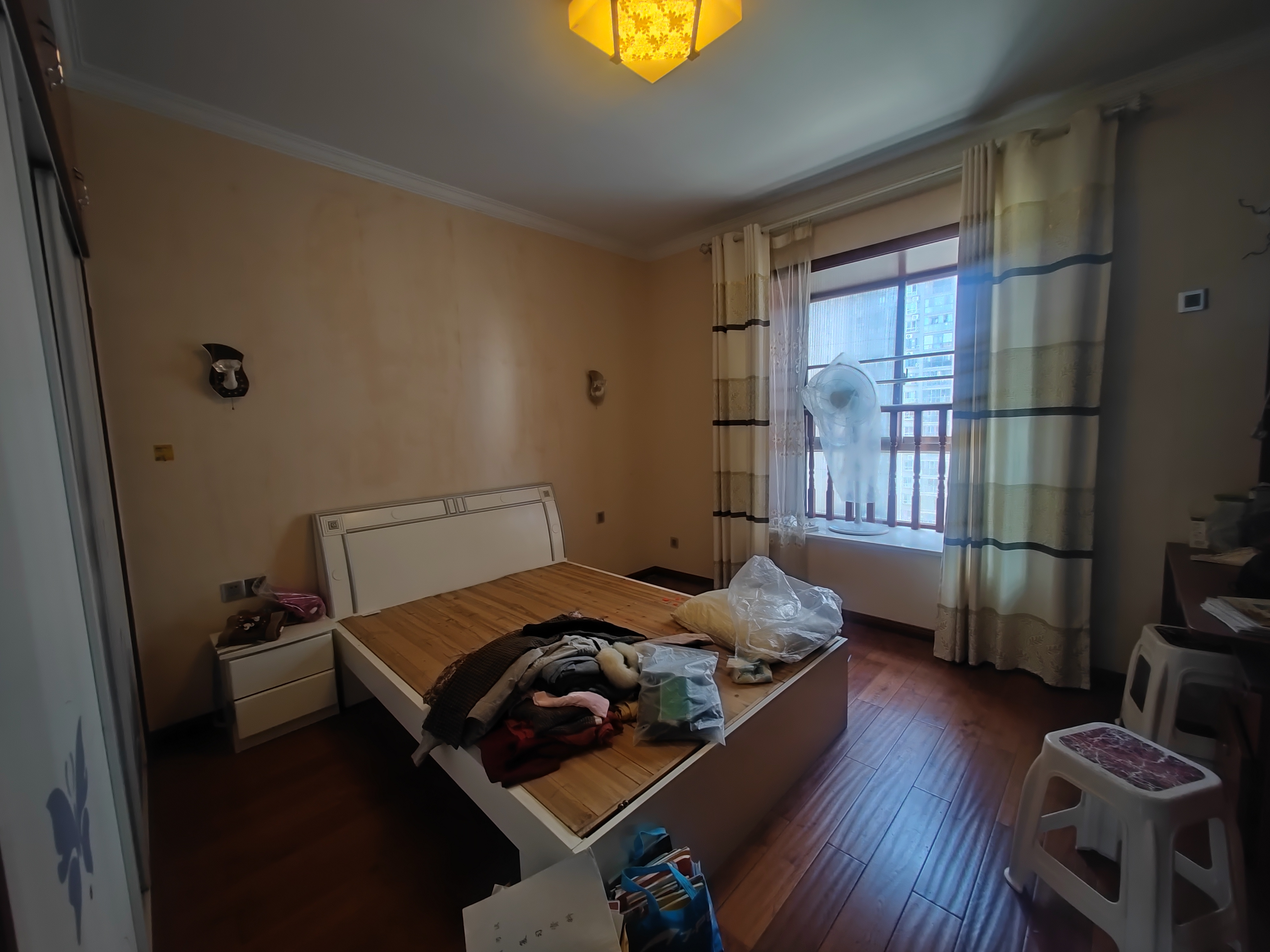 南苑上和一期 4室2厅2卫 89.8万 南苑上和一期 4室2厅2卫 89.8万客厅