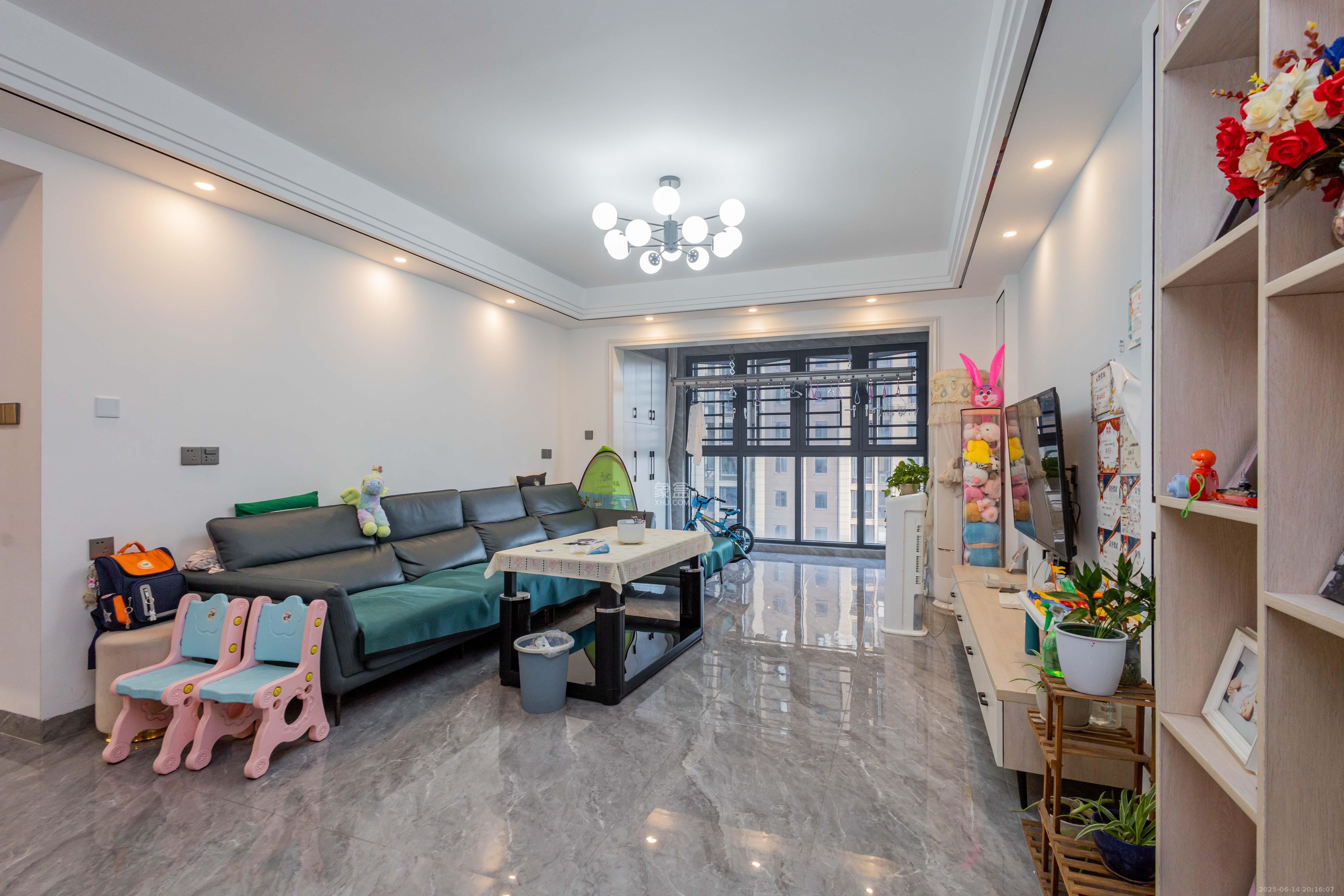 映悦星府 3室2厅2卫 98.0万 映悦星府 3室2厅2卫 98.0万客厅