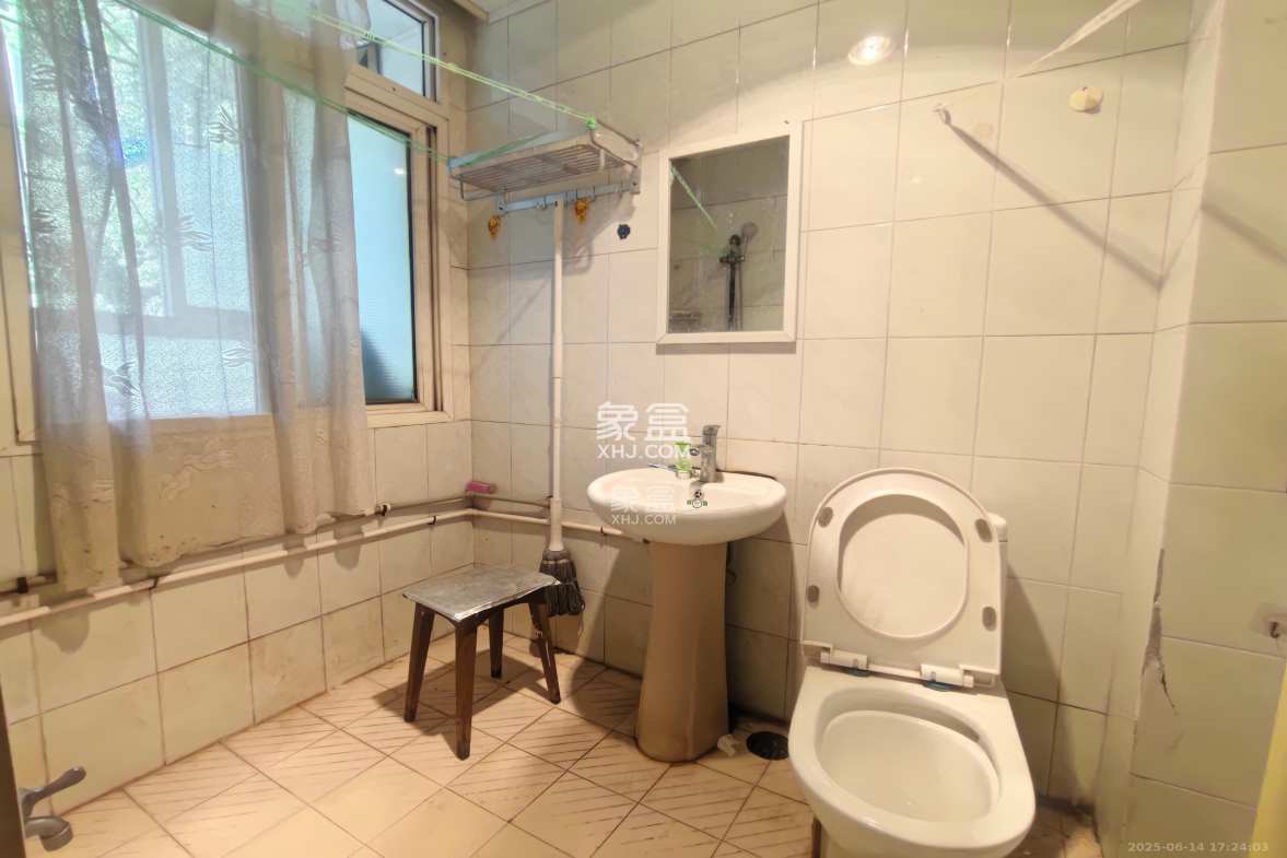 化工宿舍 4室2厅1卫 2800.0元/月 化工宿舍 4室2厅1卫 2800.0元/月室内图