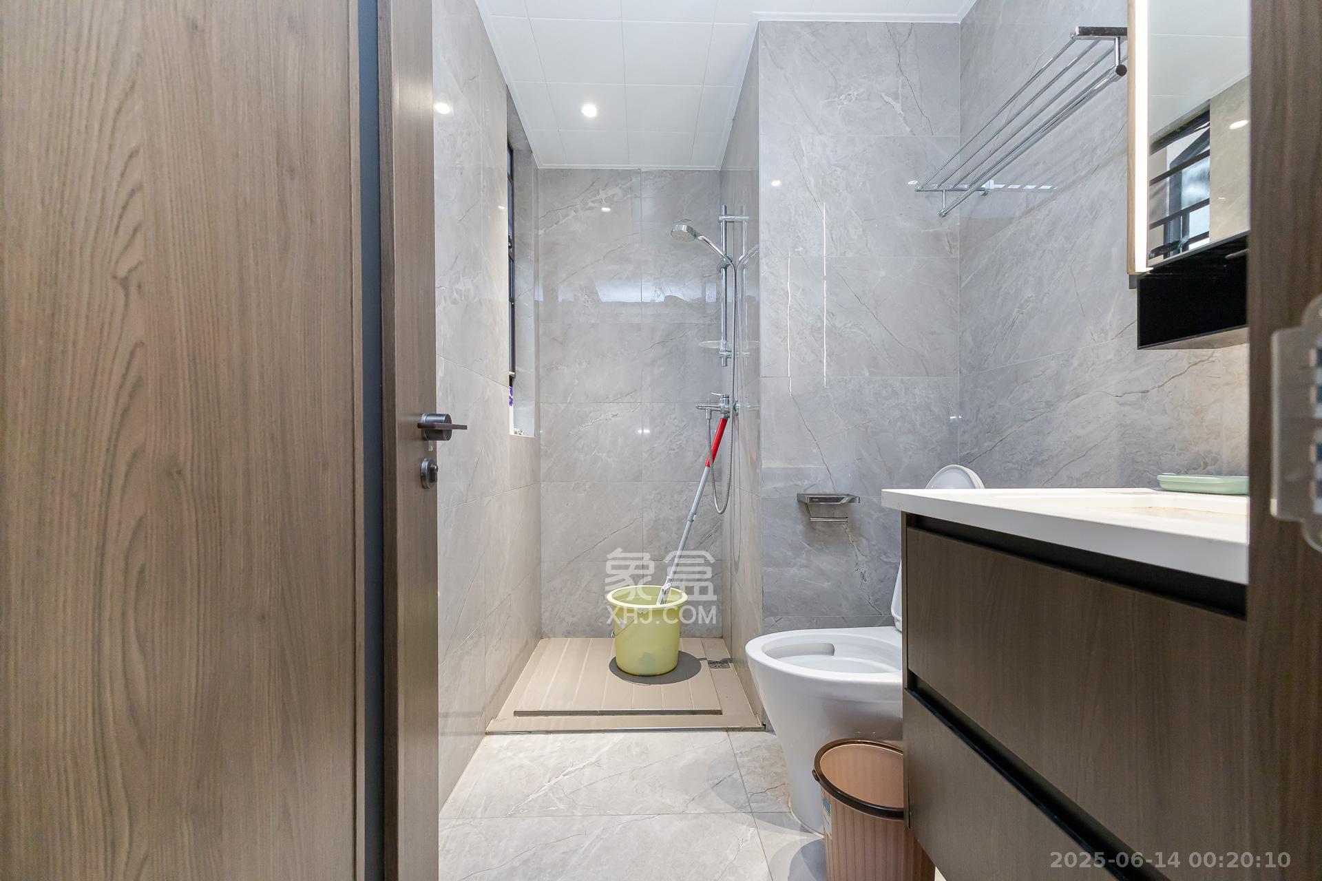 万科滨河道 3室2厅2卫 135.0万 万科滨河道 3室2厅2卫 135.0万卫生间