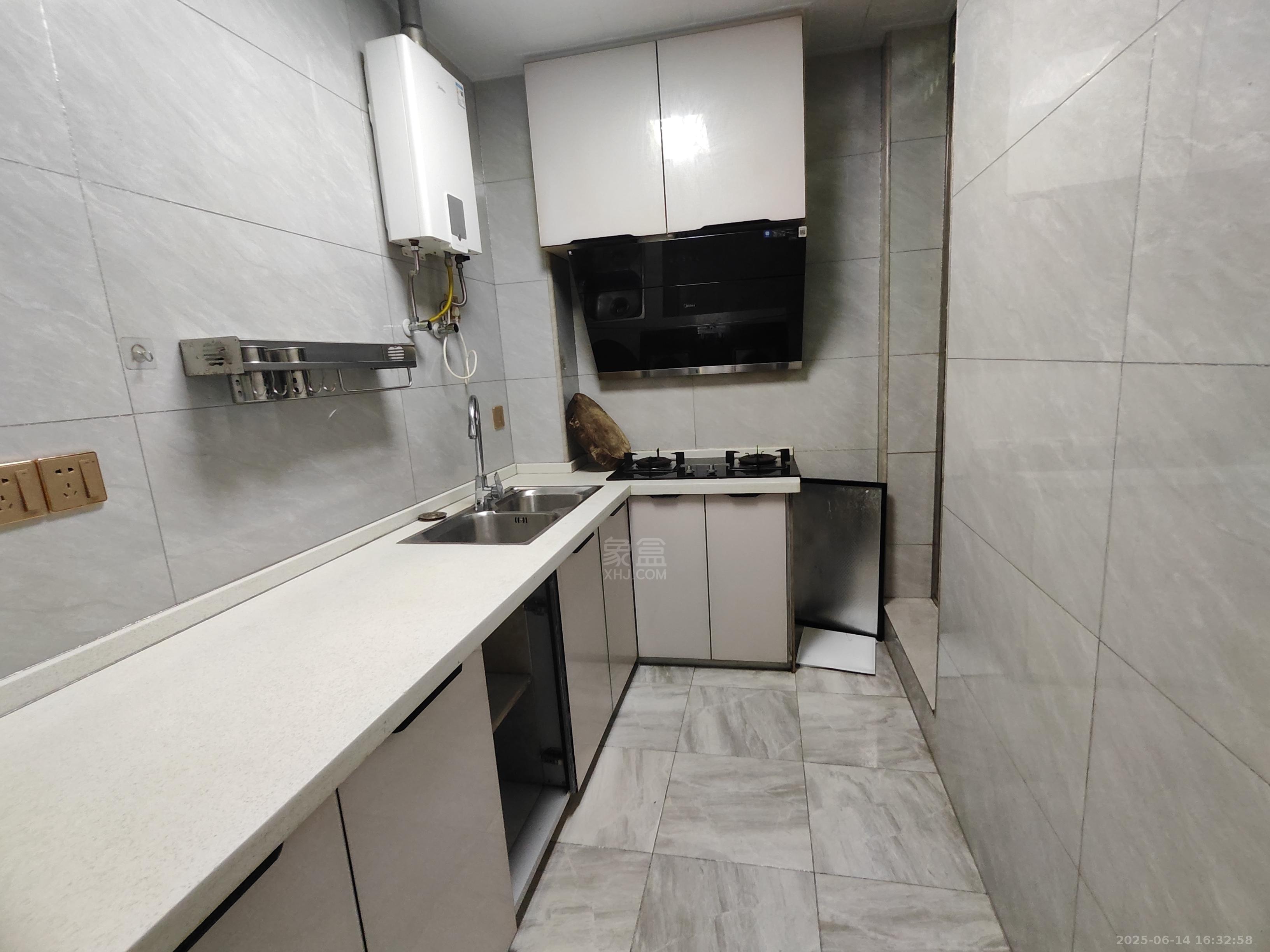 金轮翡翠名园 3室2厅2卫 1600.0元/月 金轮翡翠名园 3室2厅2卫 1600.0元/月室内图