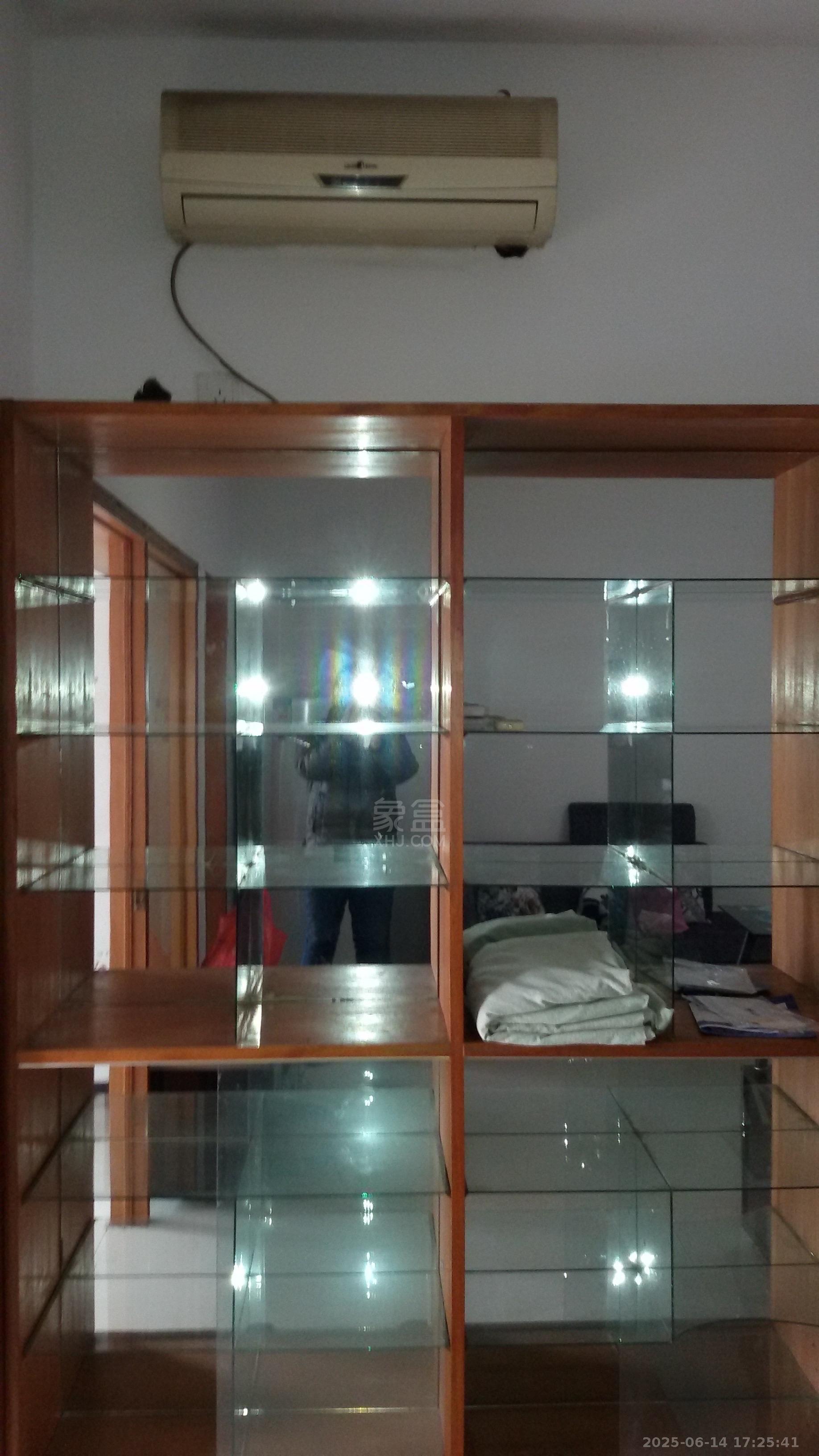 家润多 1室1厅1卫 1000.0元/月 家润多 1室1厅1卫 1000.0元/月室内图