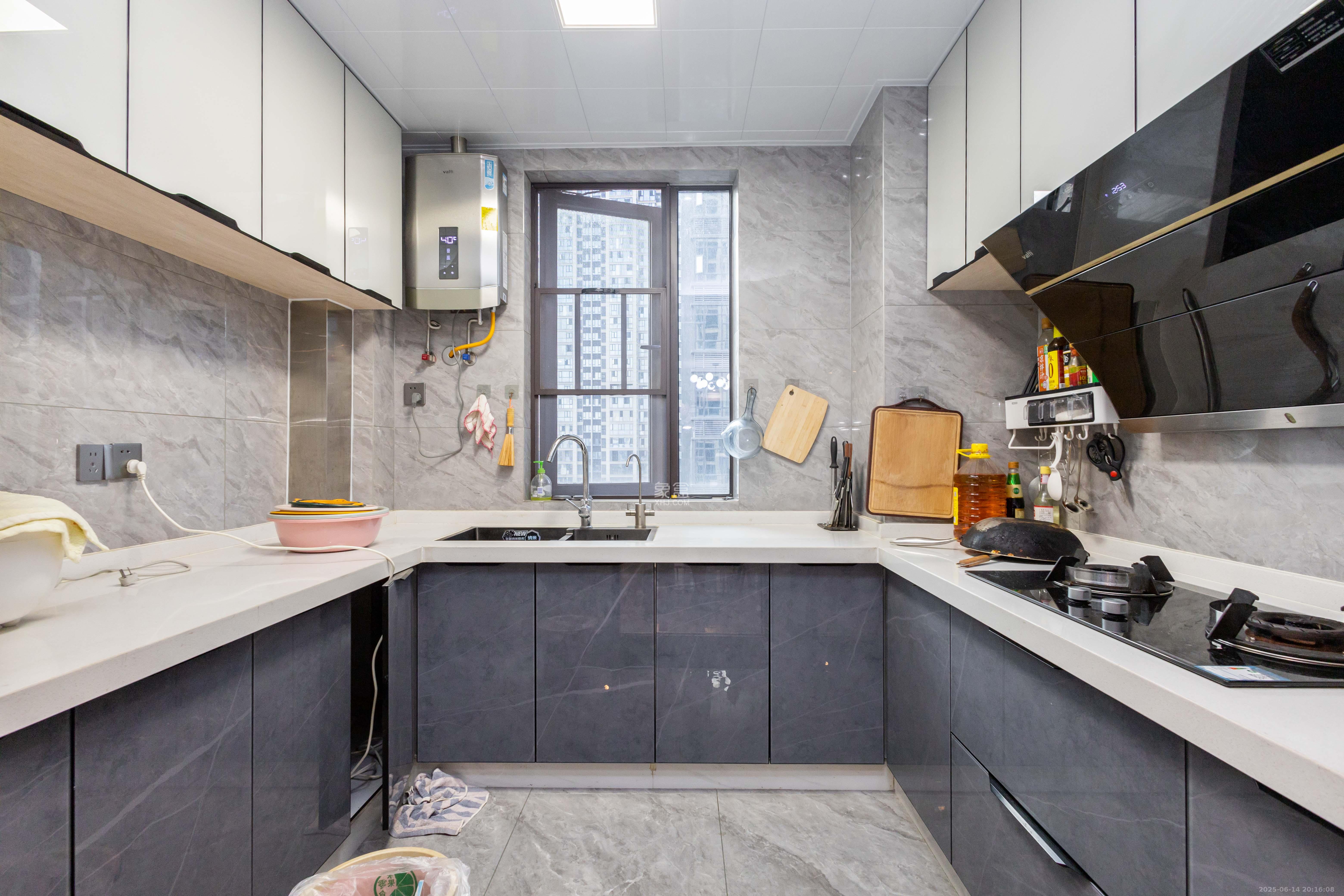 映悦星府 3室2厅2卫 98.0万 映悦星府 3室2厅2卫 98.0万厨房